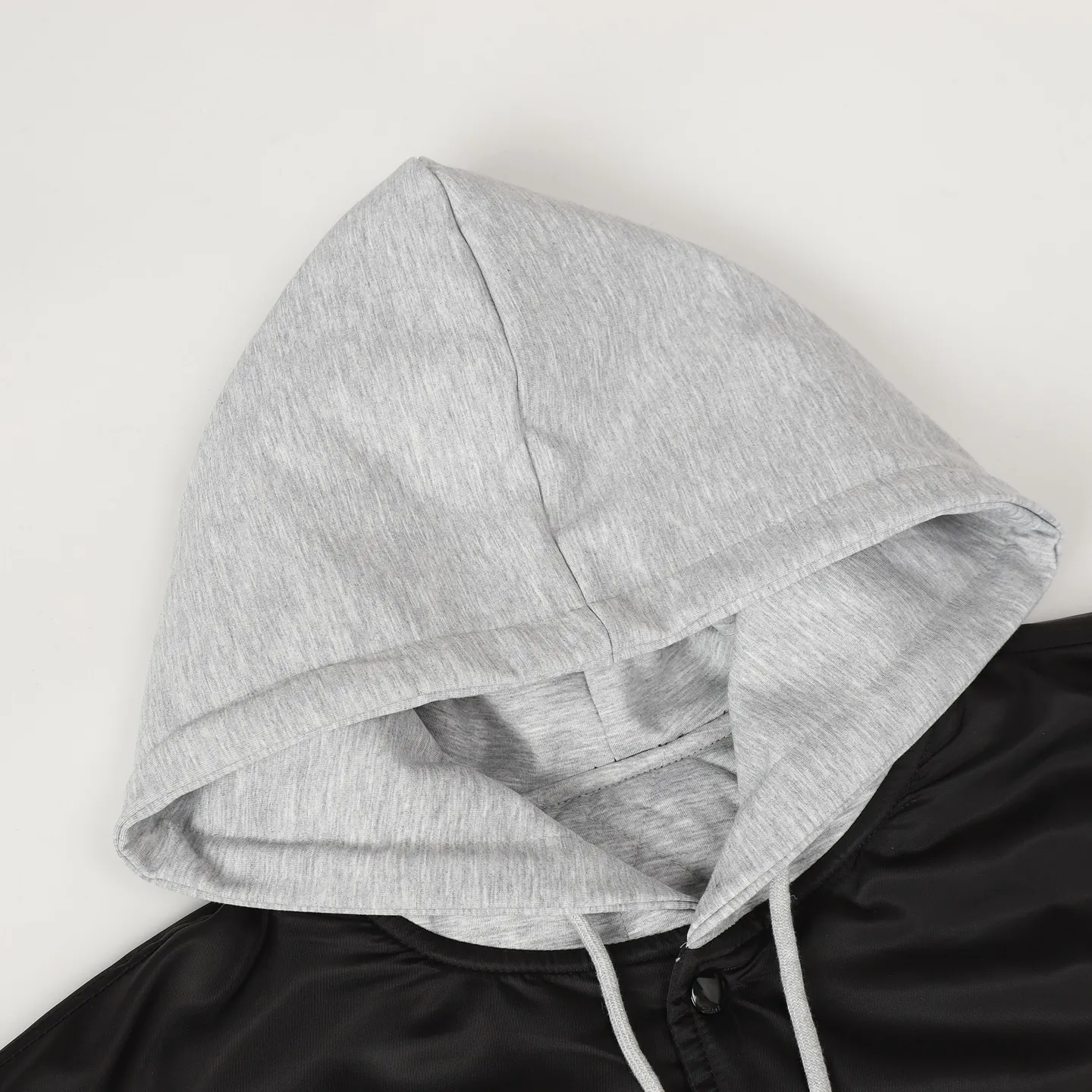 🅿️520 Celine 23FW hooded baseball jacket cotton jacket, originally purchased for 15,800, double fabric splicing: the outer black is satin technical fabric, the front and back panels are customized with towel embroidery, the letters are laser cut first, and made using an imported Tajima embroidery machine. The hood and lining are made of 100% cotton fabric, with a thin cotton lining, two-color thread custom-woven yarn, thread weaving on a flat knitting machine, and processed by a first-line factory. You can compare the quality at will. The style is the same for men and women. It is a treasured Hedi masterpiece that is worth collecting. It is different from the white thread version on the market. size: XS S M L