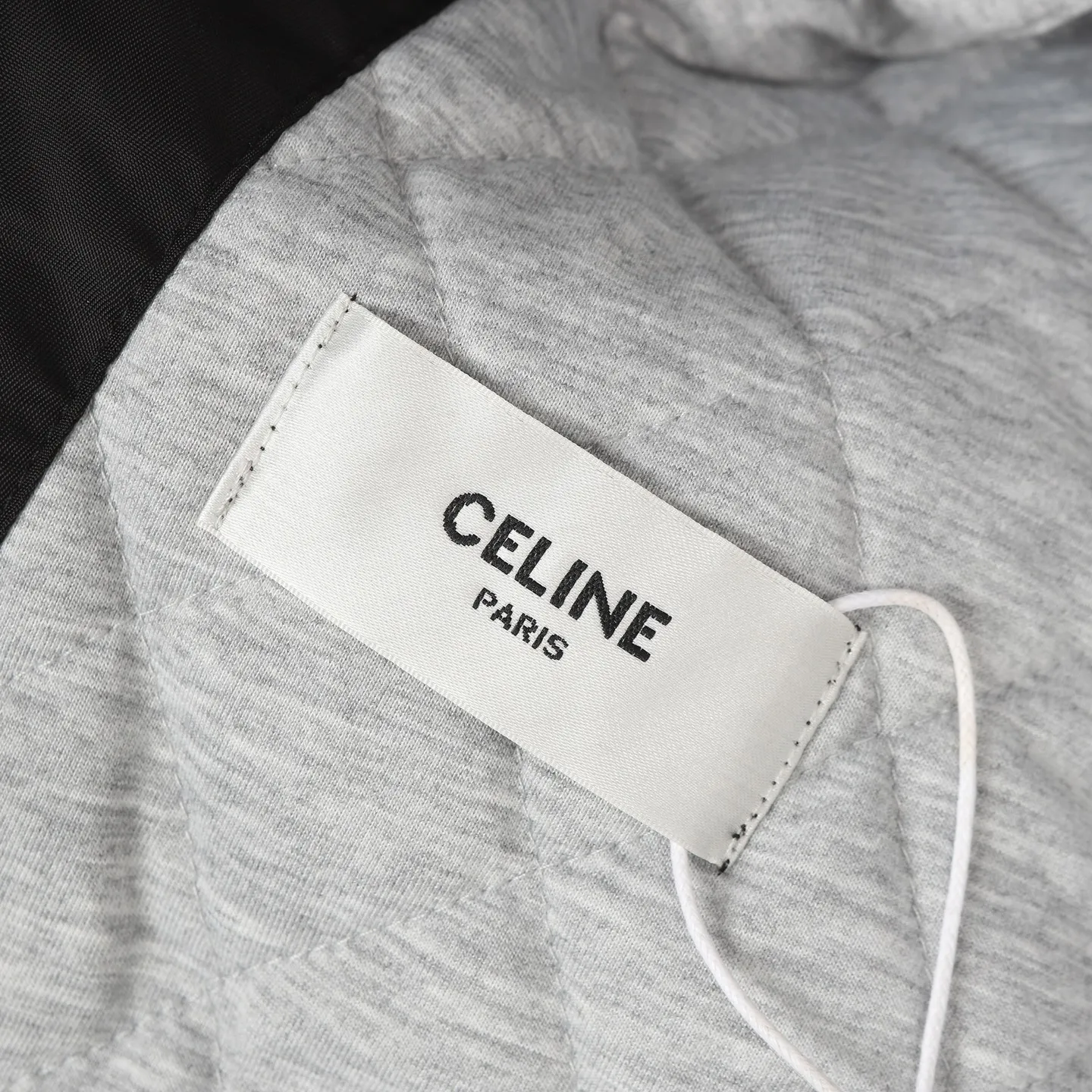 🅿️520 Celine 23FW hooded baseball jacket cotton jacket, originally purchased for 15,800, double fabric splicing: the outer black is satin technical fabric, the front and back panels are customized with towel embroidery, the letters are laser cut first, and made using an imported Tajima embroidery machine. The hood and lining are made of 100% cotton fabric, with a thin cotton lining, two-color thread custom-woven yarn, thread weaving on a flat knitting machine, and processed by a first-line factory. You can compare the quality at will. The style is the same for men and women. It is a treasured Hedi masterpiece that is worth collecting. It is different from the white thread version on the market. size: XS S M L