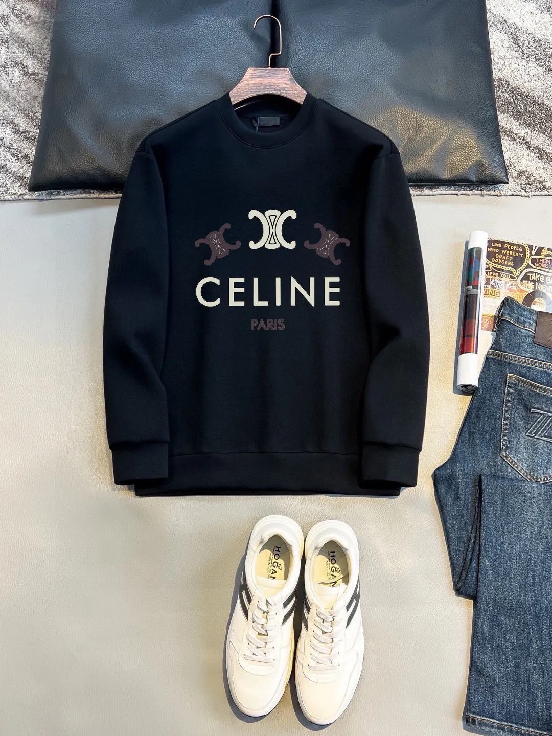 🅿️220 brand [CELINE Celine] (good news for fat people) 2025ss autumn latest long-sleeved round-neck sweatshirt, on sale simultaneously on the official website. Refreshing and breathable. Made of top Tencel Roman. Comfortable and soft. 3D three-dimensional clarity. Super fashion sense. Great for gifting and keeping for yourself. Size: M-5XL (can wear up to 220 pounds)