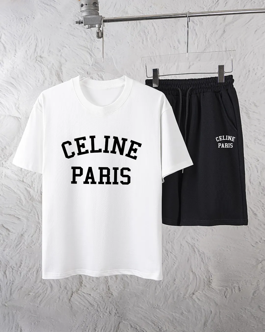 🅿️300 Celine Exclusively for the new trendy men’s fashionable round neck short-sleeved shorts suit, trendy and fashionable casual short-sleeved suit! It has high breathability and comfort, impeccable details, and brand element design concept, reflecting high quality. It presents a casual cut and the upper body shape is great! Material: 260g double yarn pure cotton short sleeves + 360g pure cotton terry shorts Size: S-XXL 🔥 (please state your height and weight when placing an order)