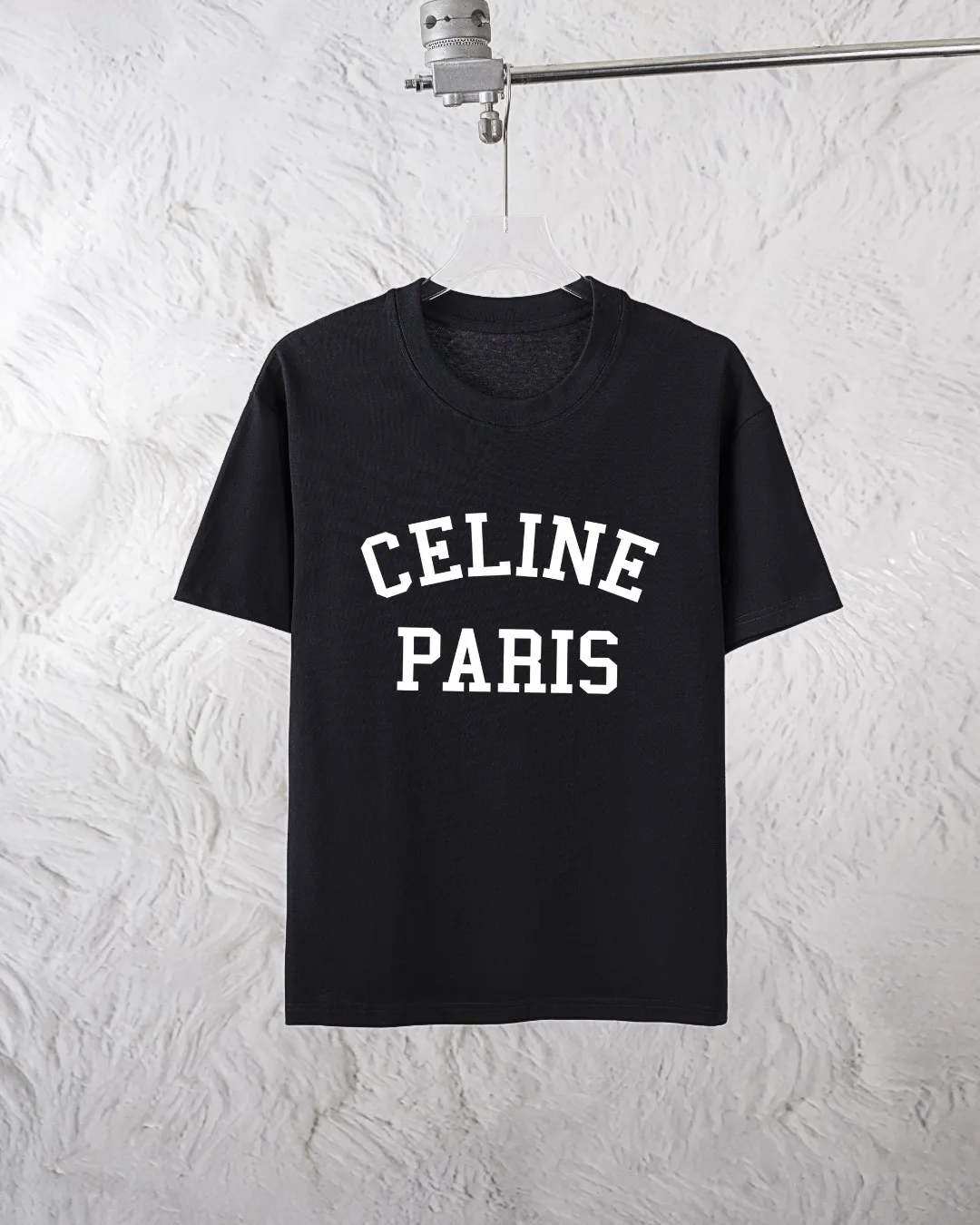 🅿️300 Celine Exclusively for the new trendy men’s fashionable round neck short-sleeved shorts suit, trendy and fashionable casual short-sleeved suit! It has high breathability and comfort, impeccable details, and brand element design concept, reflecting high quality. It presents a casual cut and the upper body shape is great! Material: 260g double yarn pure cotton short sleeves + 360g pure cotton terry shorts Size: S-XXL 🔥 (please state your height and weight when placing an order)