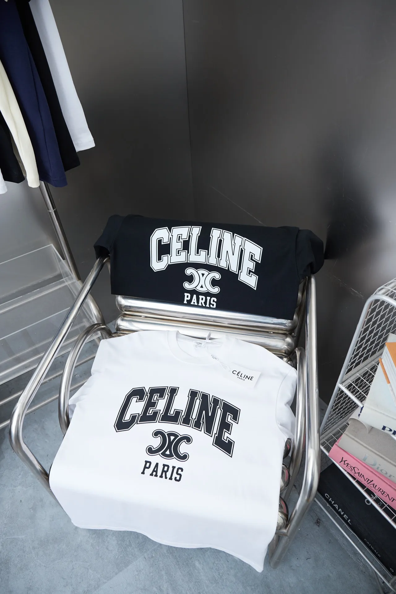 🅿️180 CELIN*25SS early spring new style, letter printed short sleeves, light luxury, a must-have item for daily commuting for men and women, correct version, welcome to compare, detailed features · 320g 100% pure cotton double yarn jersey fabric · Special thickened 32 pieces of double-strand 1X1 thread in the same vat custom dyeing · Silk screen environmentally friendly letter logo printing pattern · Double needle stitching cross-stitching process · Original main mark, washed tag, brand moisture-proof paper packaging Color: black/white Size: S/M/L/XL