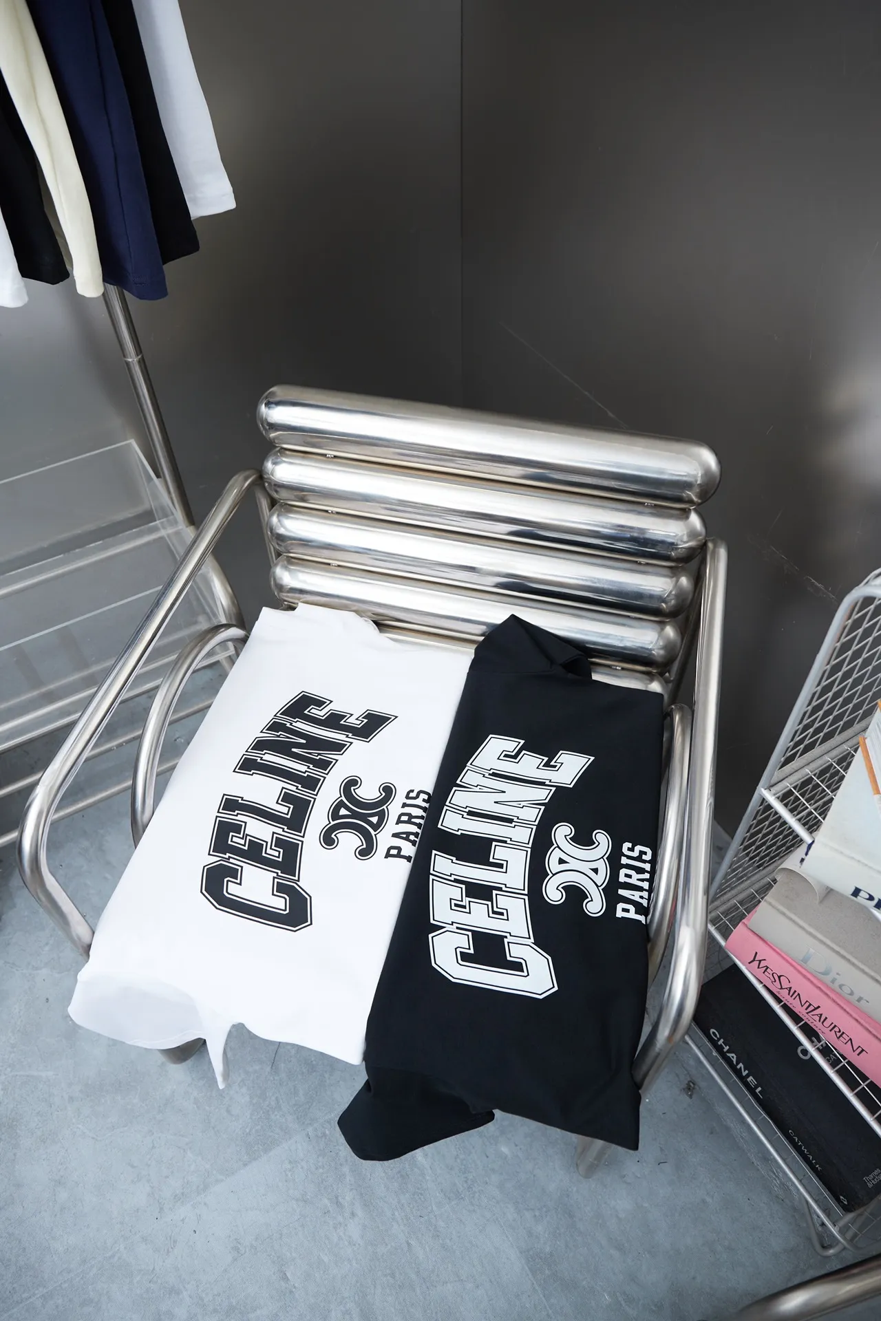 🅿️180 CELIN*25SS early spring new style, letter printed short sleeves, light luxury, a must-have item for daily commuting for men and women, correct version, welcome to compare, detailed features · 320g 100% pure cotton double yarn jersey fabric · Special thickened 32 pieces of double-strand 1X1 thread in the same vat custom dyeing · Silk screen environmentally friendly letter logo printing pattern · Double needle stitching cross-stitching process · Original main mark, washed tag, brand moisture-proof paper packaging Color: black/white Size: S/M/L/XL