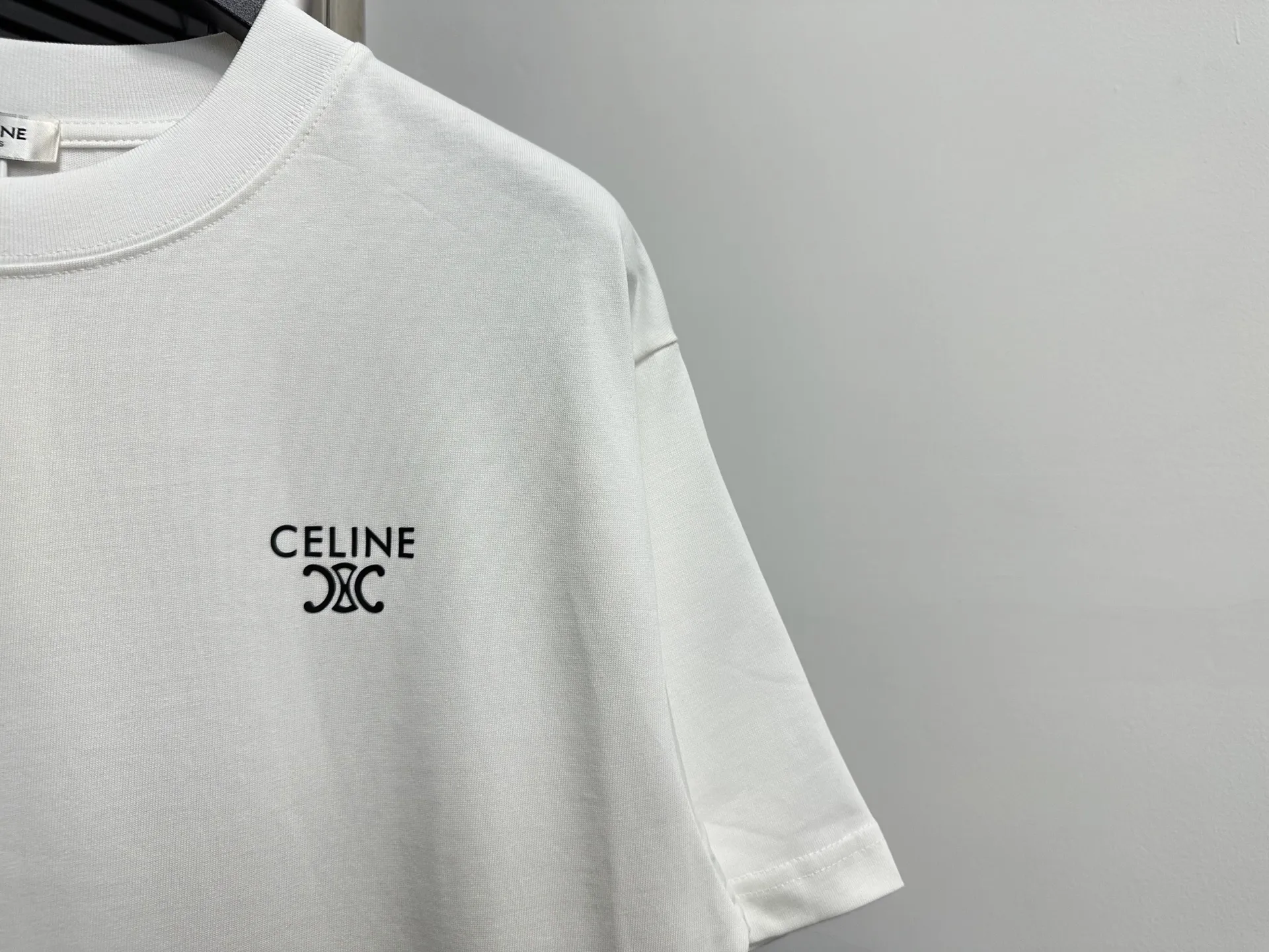 🅿️170 [CELINE] Celine 24ss letter logo short-sleeved T-shirt. Pure cotton double yarn jersey fabric, custom-dyed in the same vat, special thickened 32 pieces, double-strand 1×1 rib, double-needle sewing and cross-stitch technology, original main mark, washed tag, moisture-proof paper packaging, color: black, white, size: XS-L