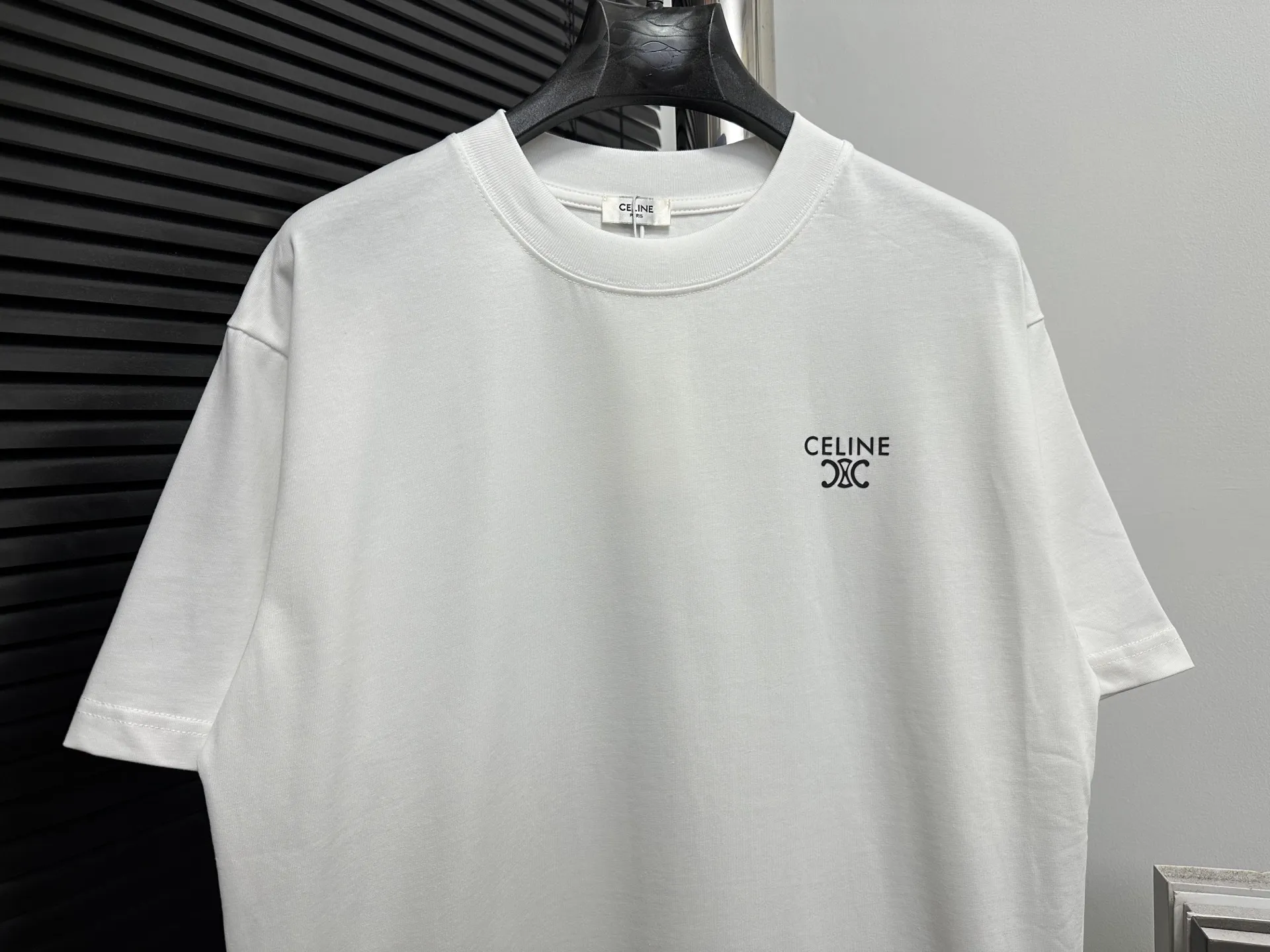 🅿️170 [CELINE] Celine 24ss letter logo short-sleeved T-shirt. Pure cotton double yarn jersey fabric, custom-dyed in the same vat, special thickened 32 pieces, double-strand 1×1 rib, double-needle sewing and cross-stitch technology, original main mark, washed tag, moisture-proof paper packaging, color: black, white, size: XS-L