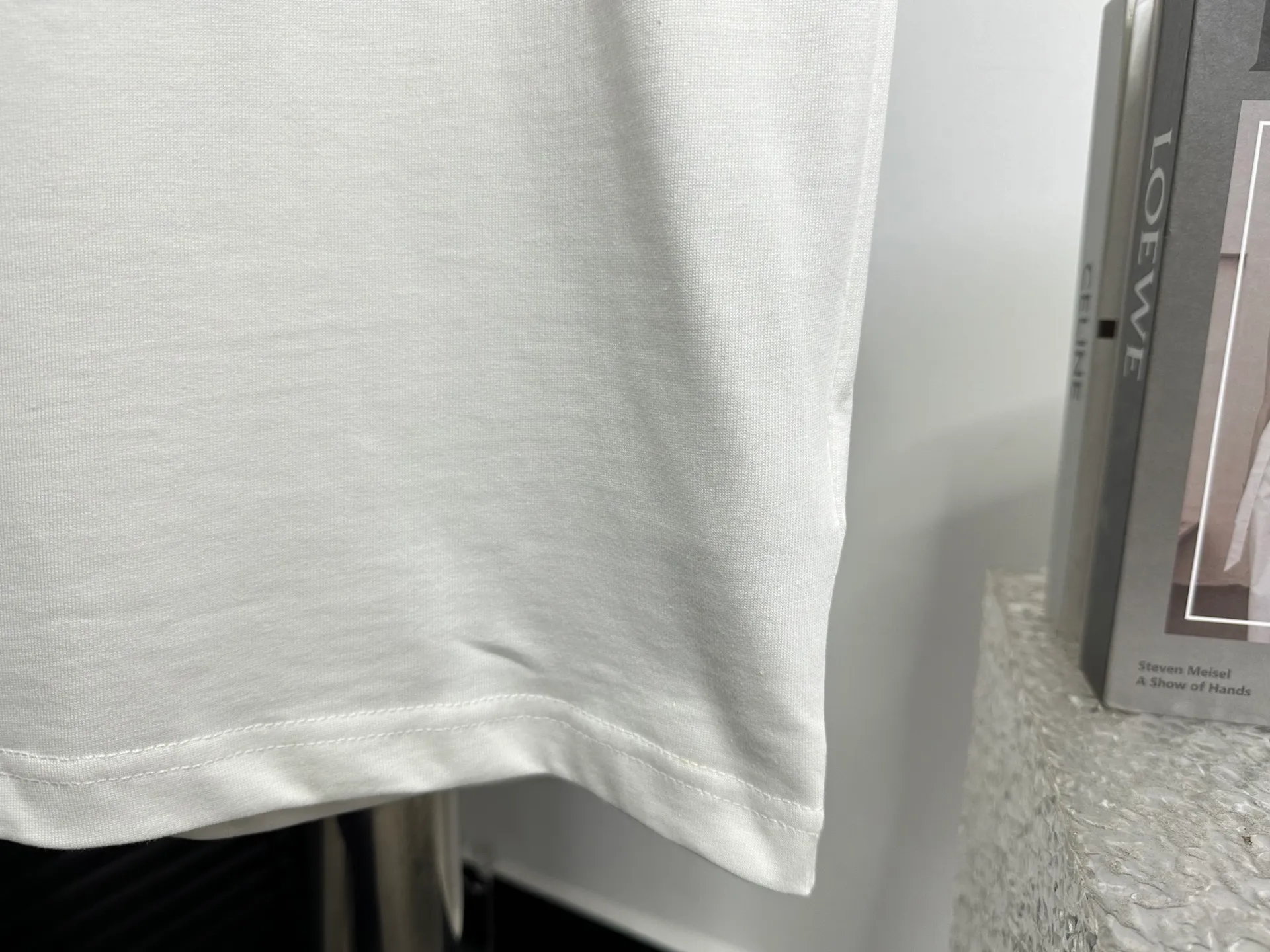 🅿️170 [CELINE] Celine 24ss letter logo short-sleeved T-shirt. Pure cotton double yarn jersey fabric, custom-dyed in the same vat, special thickened 32 pieces, double-strand 1×1 rib, double-needle sewing and cross-stitch technology, original main mark, washed tag, moisture-proof paper packaging, color: black, white, size: XS-L