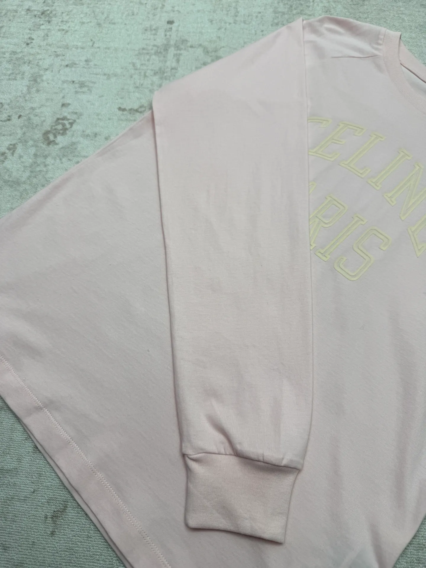 🅿️300 Celine 25ss new long-sleeved T-shirt, 100% cotton, CELINE PARIS flocking on the chest, loose fit, round neck, dropped shoulders, ribbed trim, code number: S.M.L.
