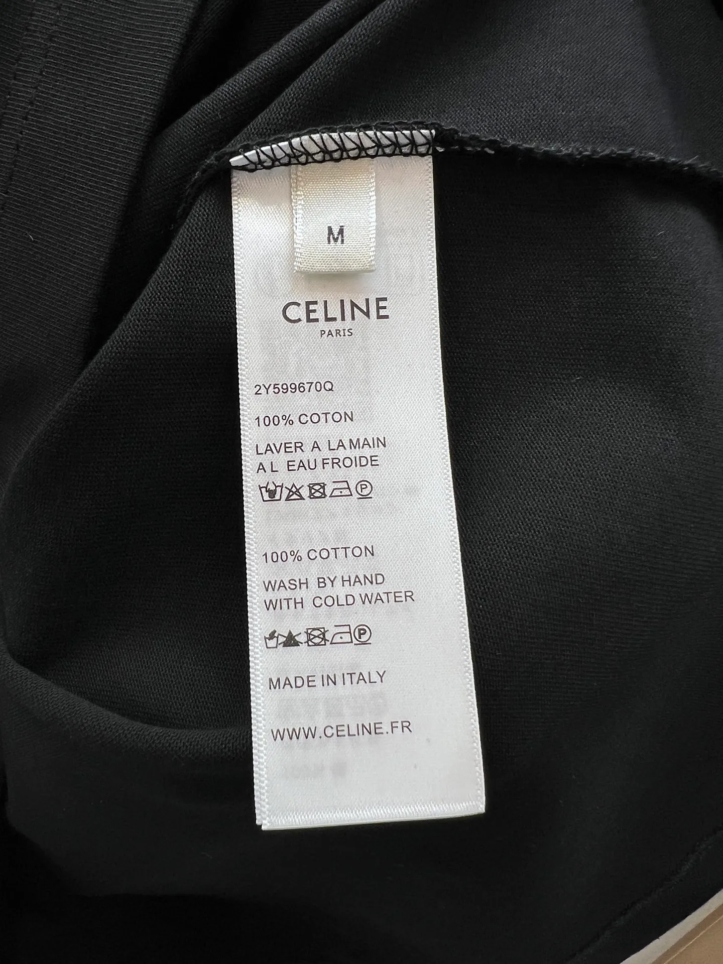 🅿️230 🌈Size: s/m/l/xl Wide version in black and white, same style for men and women 1973538250081 Celi*e/Celine 2025FW Spring and Summer Series Hollow embroidered three-dimensional destruction of logo letters Heavy cotton with loose fit half-sleeved T-shirt Washing method: Dry clean or wrap it in a laundry bag and wash it separately and iron the reverse side at medium temperature! Do not soak/wash in warm water!