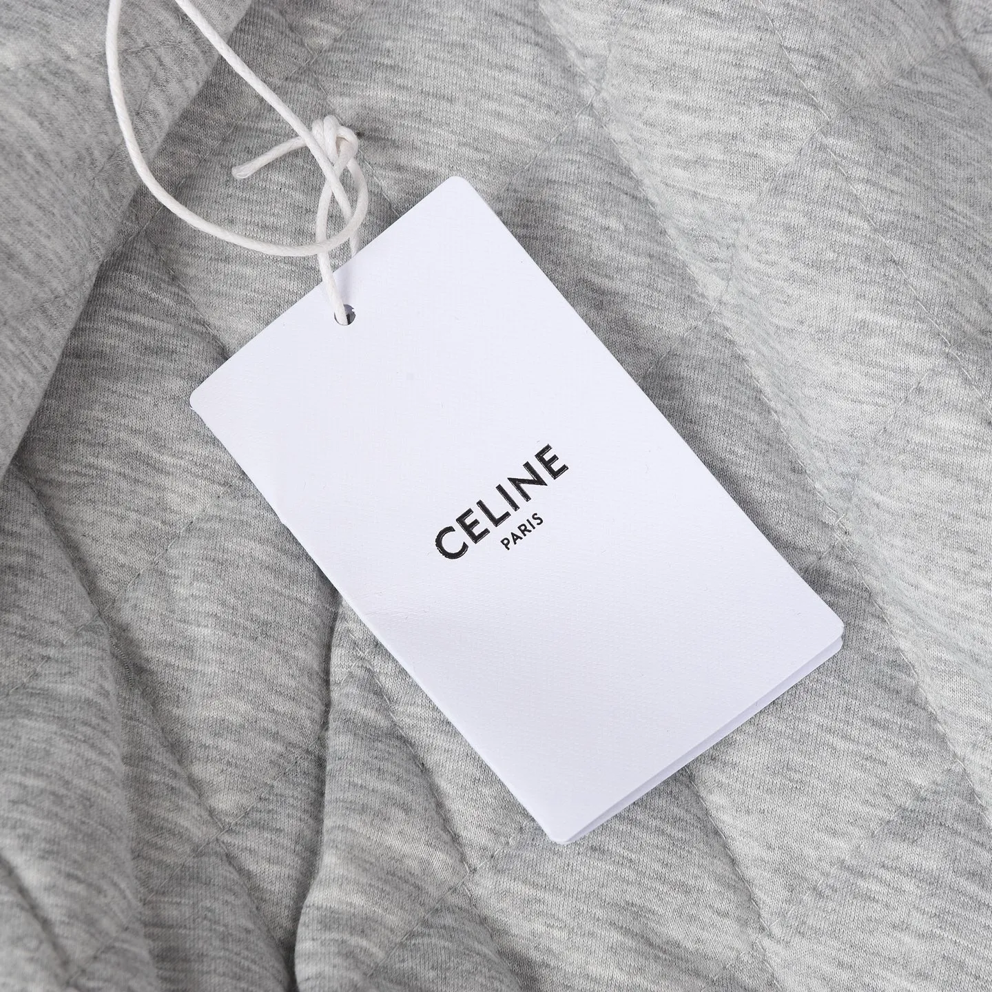 🅿️520 Celine 23FW hooded baseball jacket cotton jacket, originally purchased for 15,800, double fabric splicing: the outer black is satin technical fabric, the front and back panels are customized with towel embroidery, the letters are laser cut first, and made using an imported Tajima embroidery machine. The hood and lining are made of 100% cotton fabric, with a thin cotton lining, two-color thread custom-woven yarn, thread weaving on a flat knitting machine, and processed by a first-line factory. You can compare the quality at will. The style is the same for men and women. It is a treasured Hedi masterpiece that is worth collecting. It is different from the white thread version on the market. size: XS S M L
