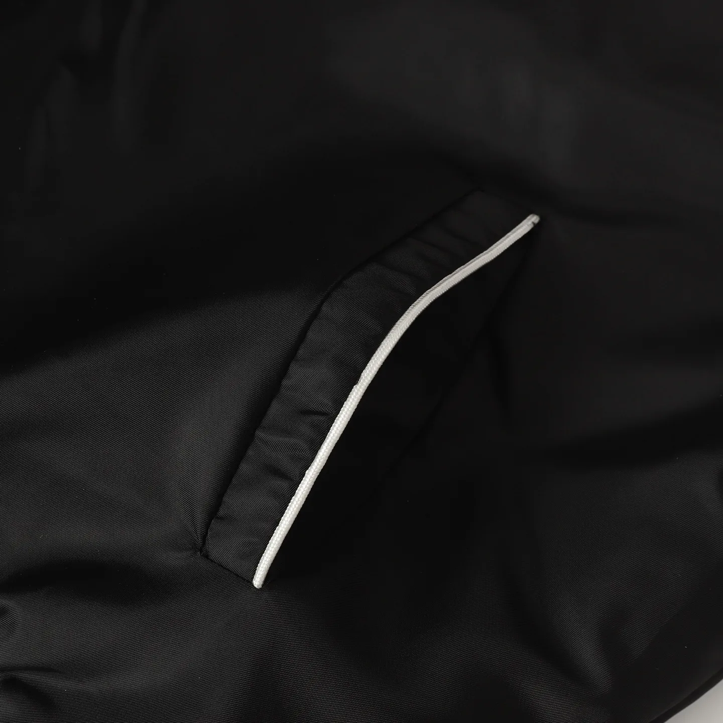 🅿️520 Celine 23FW hooded baseball jacket cotton jacket, originally purchased for 15,800, double fabric splicing: the outer black is satin technical fabric, the front and back panels are customized with towel embroidery, the letters are laser cut first, and made using an imported Tajima embroidery machine. The hood and lining are made of 100% cotton fabric, with a thin cotton lining, two-color thread custom-woven yarn, thread weaving on a flat knitting machine, and processed by a first-line factory. You can compare the quality at will. The style is the same for men and women. It is a treasured Hedi masterpiece that is worth collecting. It is different from the white thread version on the market. size: XS S M L