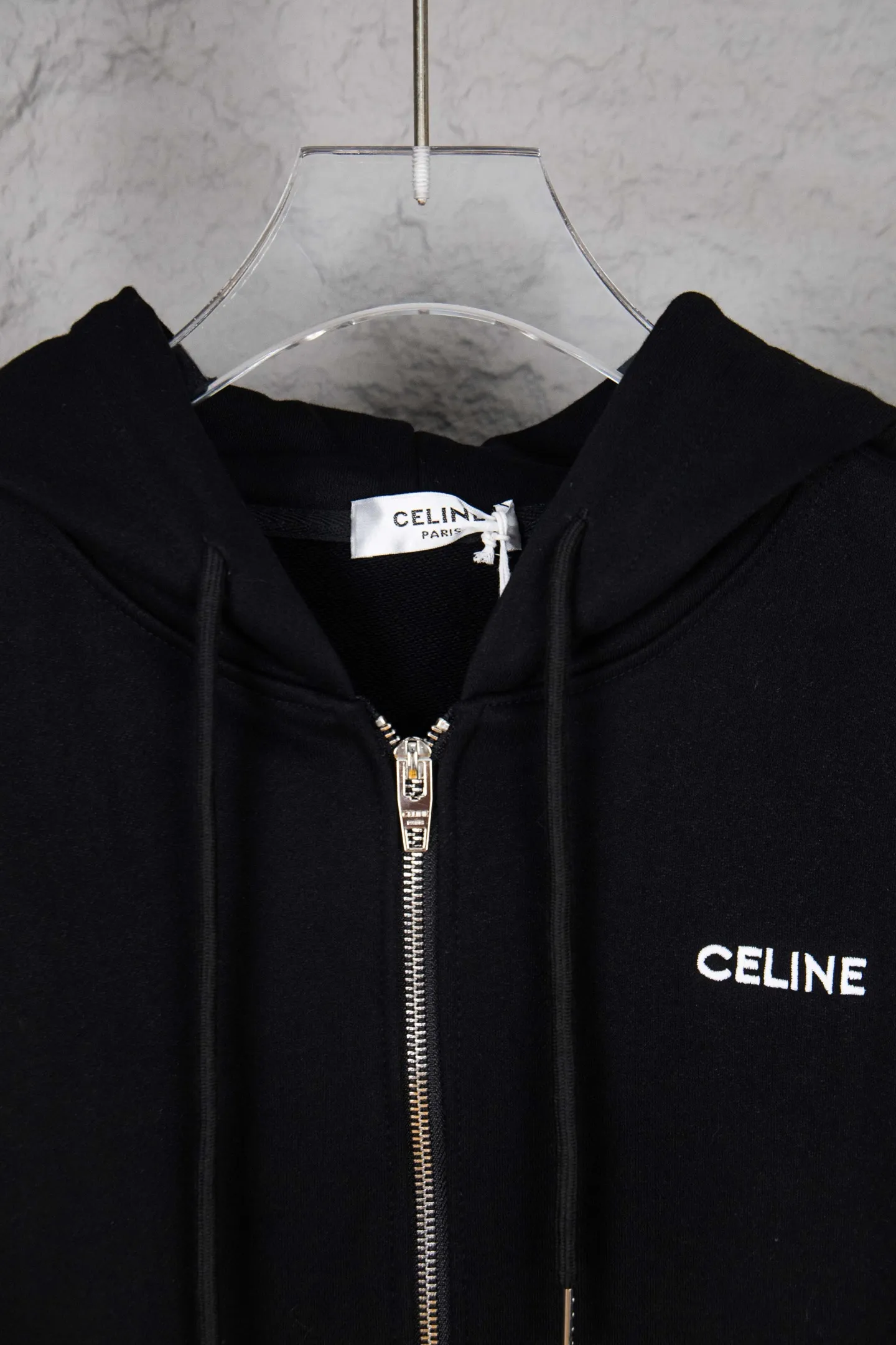🅿️260 model number: M260 CELINE/Celine basic letter zipper hooded sweatshirt. Different from the Balenciaga style, CE brand fabrics do not pursue weight and thickness. This is a jacket for the spring and summer of 23, so the weight of the fabric will be relatively low, and the upper body will not feel very hot. It is more suitable for the current season. The classic CE printed logo on the chest, the overall fashion is loose, clean and fashionable, and the zipper hanging bell has the same letter LOGO laser as always. Size: S-xl