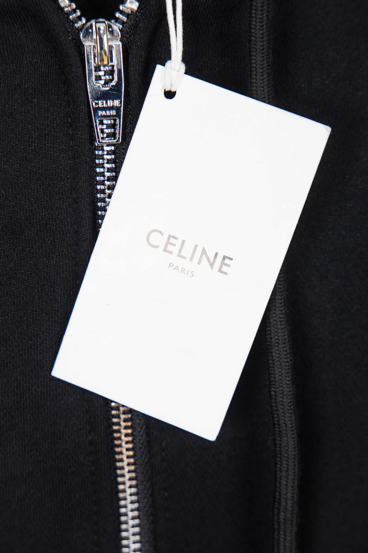 🅿️260 model number: M260 CELINE/Celine basic letter zipper hooded sweatshirt. Different from the Balenciaga style, CE brand fabrics do not pursue weight and thickness. This is a jacket for the spring and summer of 23, so the weight of the fabric will be relatively low, and the upper body will not feel very hot. It is more suitable for the current season. The classic CE printed logo on the chest, the overall fashion is loose, clean and fashionable, and the zipper hanging bell has the same letter LOGO laser as always. Size: S-xl