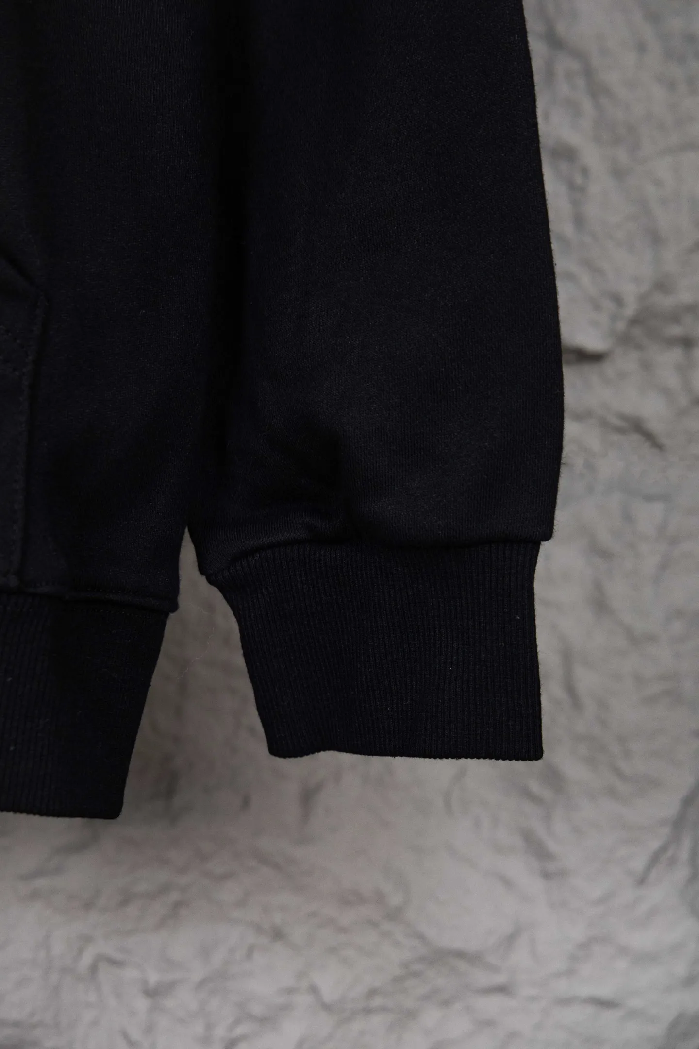 🅿️260 model number: M260 CELINE/Celine basic letter zipper hooded sweatshirt. Different from the Balenciaga style, CE brand fabrics do not pursue weight and thickness. This is a jacket for the spring and summer of 23, so the weight of the fabric will be relatively low, and the upper body will not feel very hot. It is more suitable for the current season. The classic CE printed logo on the chest, the overall fashion is loose, clean and fashionable, and the zipper hanging bell has the same letter LOGO laser as always. Size: S-xl