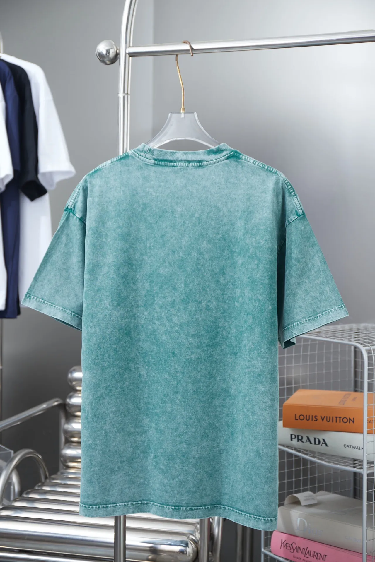 🅿️210 CELIN* 25SS early spring new style, short sleeves with appliqué embroidery and letter printing, light luxury, essential item for daily commuting for men and women, correct version, welcome to compare, detailed features · 280g 100% pure cotton double yarn jersey fabric · Custom dyed in the same cylinder, special thickened 32 count double-strand 1X1 thread · Laser towel patch design ➕ Thick version of waji letter design. Ready-made garments are dyed. Then do the faded fried snowflake process, then wash with water to make it look old. General washing to improve the effect · Double-needle stitching across seams · Original main mark, washed tag, branded moisture-proof paper packaging Color: black/grey/green Size: S/M/L/XL