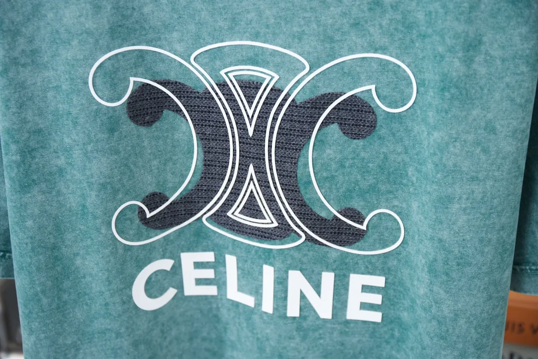🅿️210 CELIN* 25SS early spring new style, short sleeves with appliqué embroidery and letter printing, light luxury, essential item for daily commuting for men and women, correct version, welcome to compare, detailed features · 280g 100% pure cotton double yarn jersey fabric · Custom dyed in the same cylinder, special thickened 32 count double-strand 1X1 thread · Laser towel patch design ➕ Thick version of waji letter design. Ready-made garments are dyed. Then do the faded fried snowflake process, then wash with water to make it look old. General washing to improve the effect · Double-needle stitching across seams · Original main mark, washed tag, branded moisture-proof paper packaging Color: black/grey/green Size: S/M/L/XL