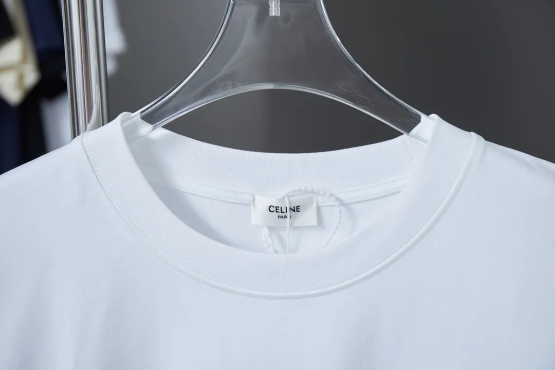 🅿️190 CELIN* 25SS early spring new style Denim letter printed short sleeves Light luxury essential item for daily commuting for men and women Correct version Welcome to compare Detailed features · 320g 100% pure cotton double yarn jersey fabric · Custom dyed in the same cylinder, special thickened 32 count double-strand 1X1 thread · Denim cutting process letter logo printing ➕ thick version small letter logo · Double-needle sewing and cross-seam technology · Original main mark, washed tag, branded moisture-proof paper packaging Color: black/white/pink/blue Size: S/M/L/XL
