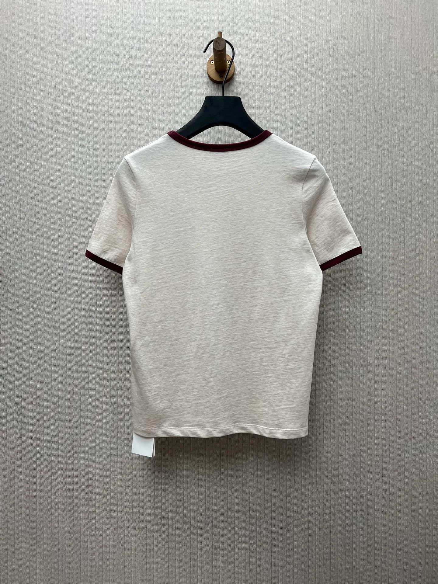 🅿️240 Celine 25ss new 70s style badge T-shirt, 100% cotton CELINE badge embroidery, classic fit round neck short sleeves, contrasting ribbed trim, made in Portugal. Size: S.M.L.