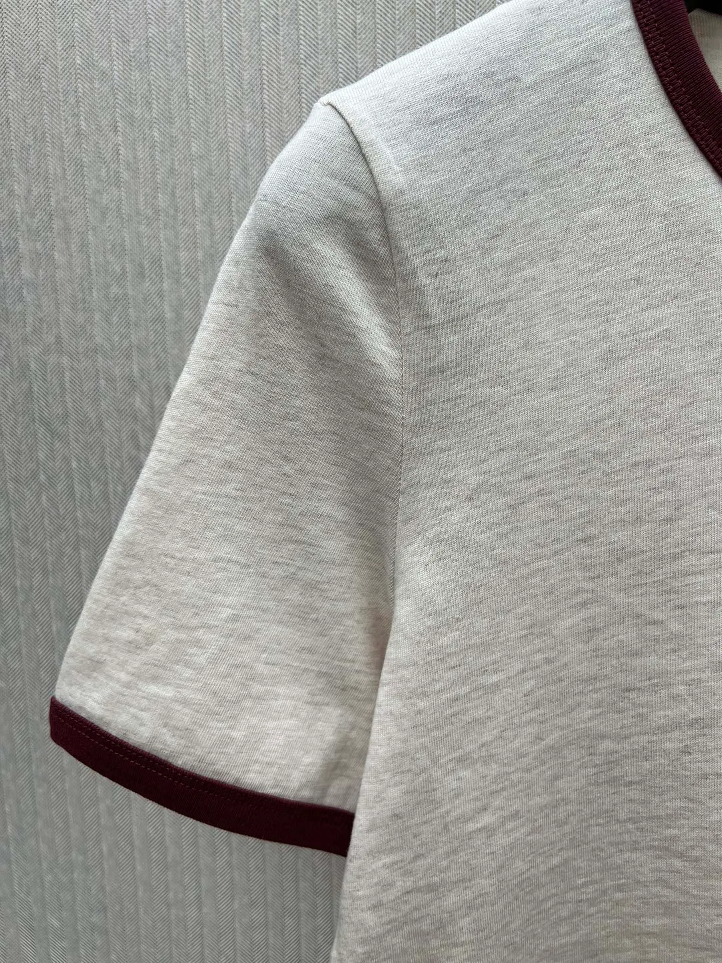 🅿️240 Celine 25ss new 70s style badge T-shirt, 100% cotton CELINE badge embroidery, classic fit round neck short sleeves, contrasting ribbed trim, made in Portugal. Size: S.M.L.