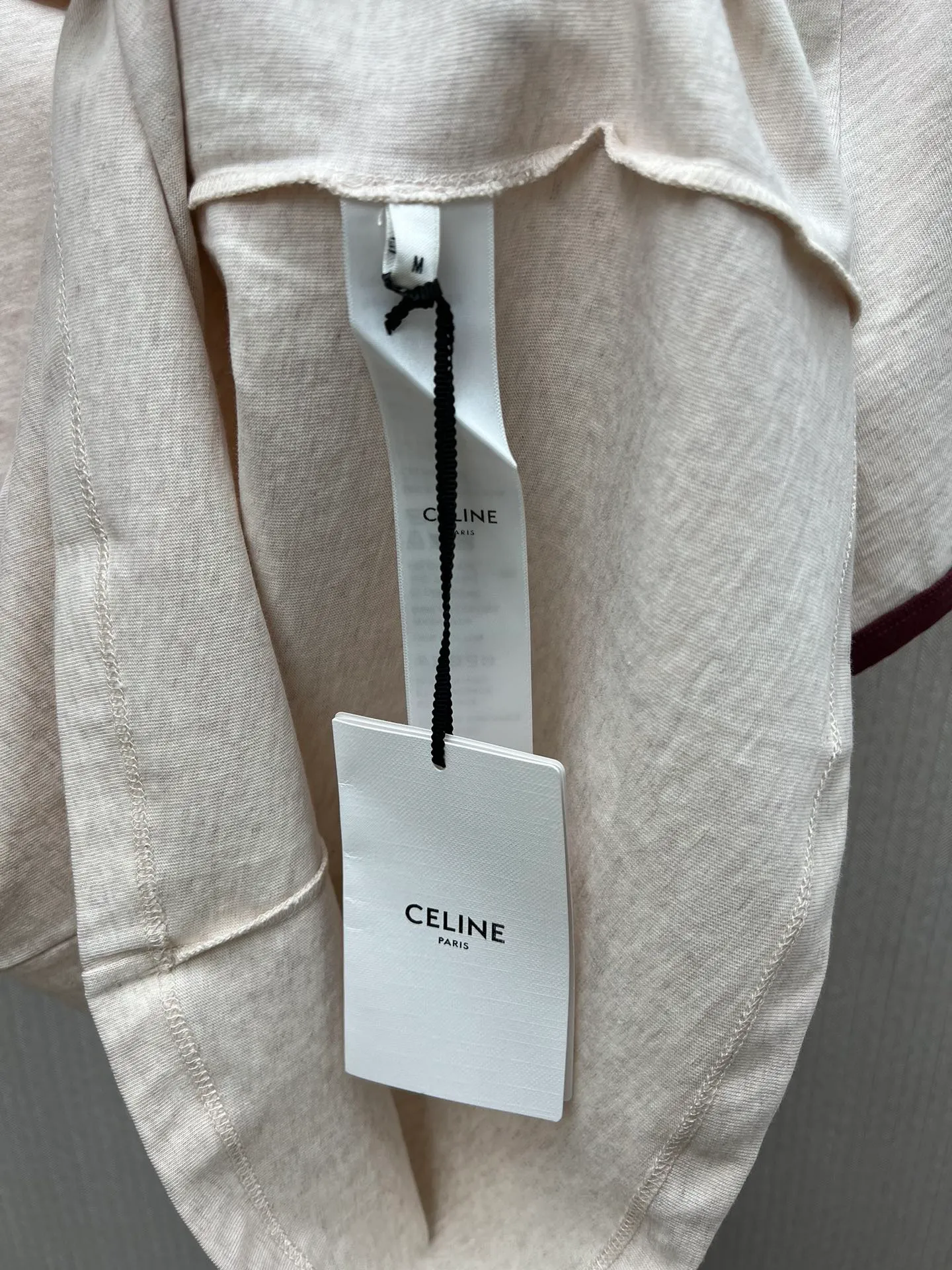 🅿️240 Celine 25ss new 70s style badge T-shirt, 100% cotton CELINE badge embroidery, classic fit round neck short sleeves, contrasting ribbed trim, made in Portugal. Size: S.M.L.