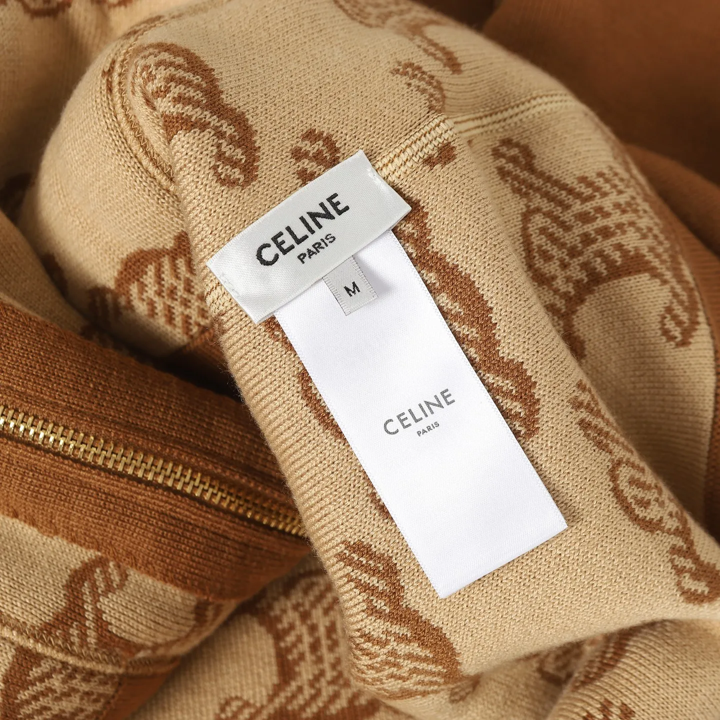 🅿️610 [Women's Style] CELINE/Celine's new autumn and winter reversible hooded jacket is fashionable and versatile. The soft fabric ensures comfort. It is visually simple and advanced, and does not choose style. It adopts a hooded design with an adjustable hood to suit different head sizes. The zipper is easy to open and close, making it easy to put on and take off every day. Color: Brown/White Size: S M L