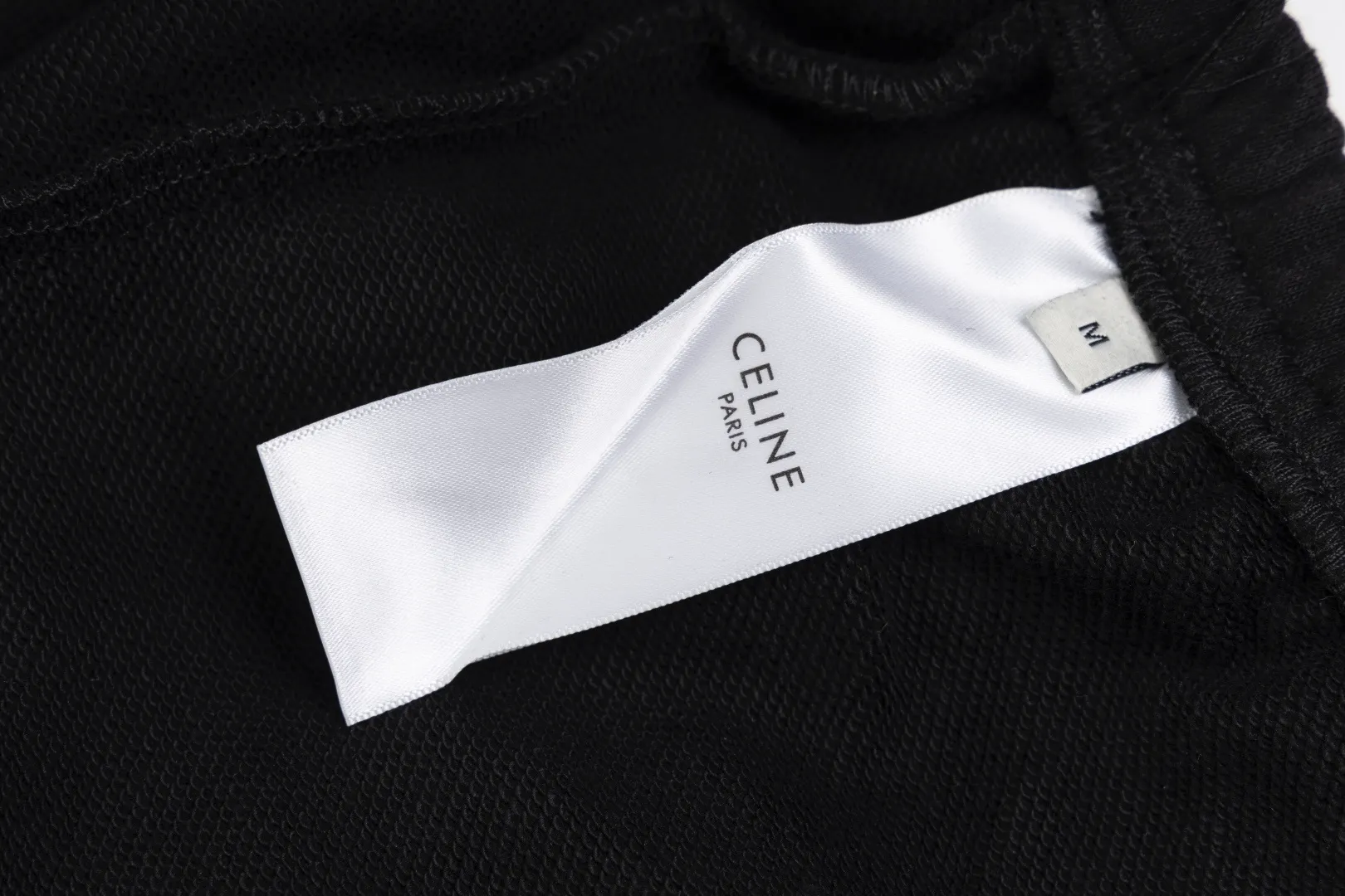 🅿️200 Celine 25SS counters are selling new printed shorts. Custom-woven and dyed 400g fabric. Logo-printed shorts. Versatile and low-key. Tight and three-dimensional. Customized logo hardware. Full details. Gray color is very versatile. Same style for men and women. Size: XS-L