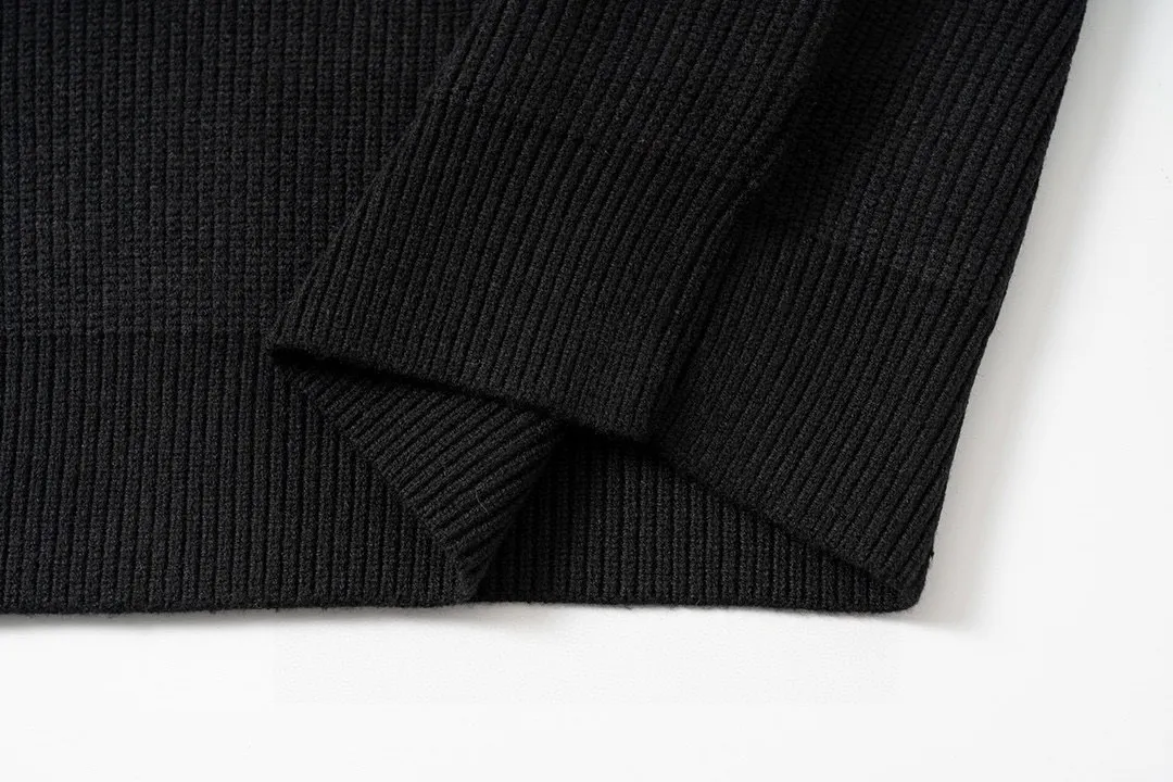 🅿️340 CELINE autumn and winter monogram round neck knitted sweater. Fabric: imported wool, hand-cuffed/feeling soft, smooth and comfortable. Jacquard: Large letters Accessories: Main label, washed label and hang tag all customized. Size: S-L