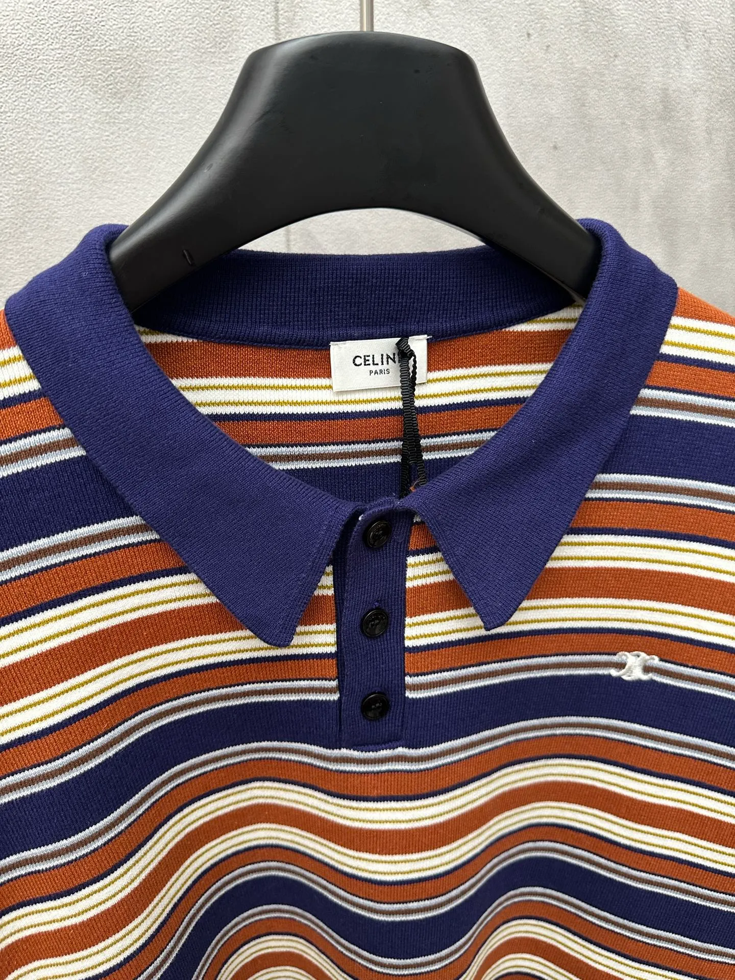 🅿️500 CELINE 2025 autumn cotton striped lapel long-sleeved POLO sweater. It is made of custom-made fabrics and embroidered with letter pattern logo. It is produced with consistently high standards. It is skin-friendly and breathable. The texture of the ready-made clothes is very good. The upper body is fashionable and handsome, and the three standards are complete. Size: S M L