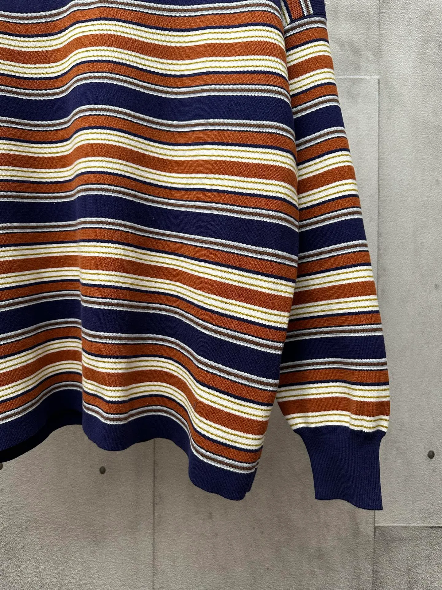 🅿️500 CELINE 2025 autumn cotton striped lapel long-sleeved POLO sweater. It is made of custom-made fabrics and embroidered with letter pattern logo. It is produced with consistently high standards. It is skin-friendly and breathable. The texture of the ready-made clothes is very good. The upper body is fashionable and handsome, and the three standards are complete. Size: S M L