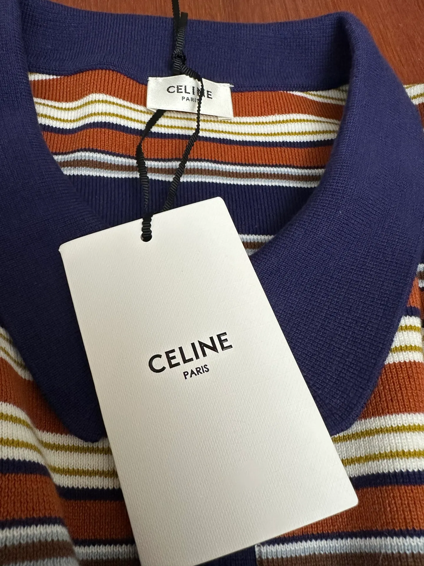 🅿️500 CELINE 2025 autumn cotton striped lapel long-sleeved POLO sweater. It is made of custom-made fabrics and embroidered with letter pattern logo. It is produced with consistently high standards. It is skin-friendly and breathable. The texture of the ready-made clothes is very good. The upper body is fashionable and handsome, and the three standards are complete. Size: S M L