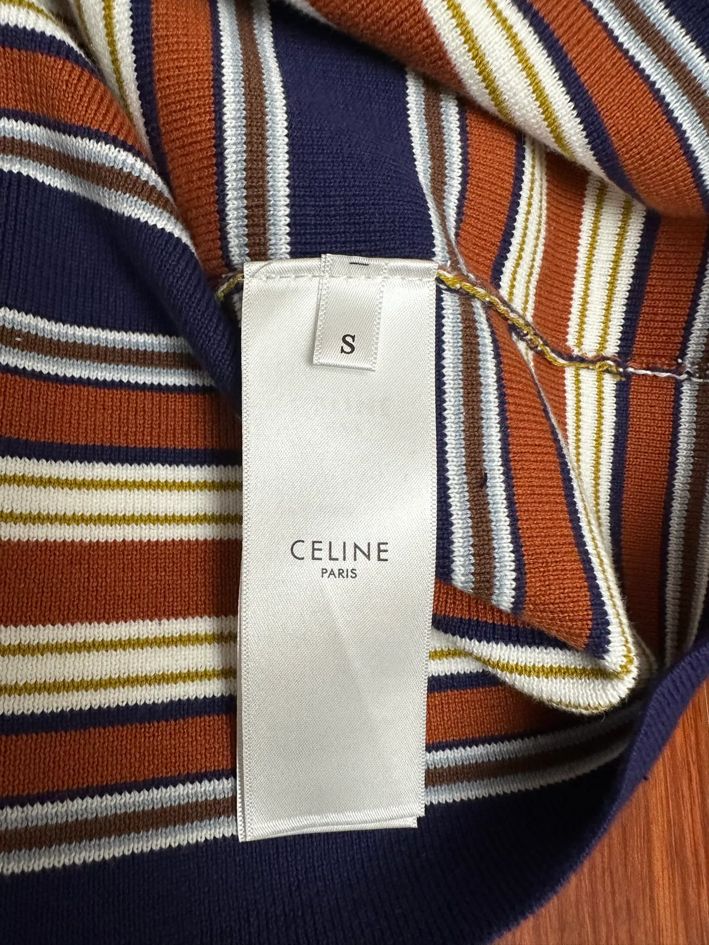 🅿️500 CELINE 2025 autumn cotton striped lapel long-sleeved POLO sweater. It is made of custom-made fabrics and embroidered with letter pattern logo. It is produced with consistently high standards. It is skin-friendly and breathable. The texture of the ready-made clothes is very good. The upper body is fashionable and handsome, and the three standards are complete. Size: S M L