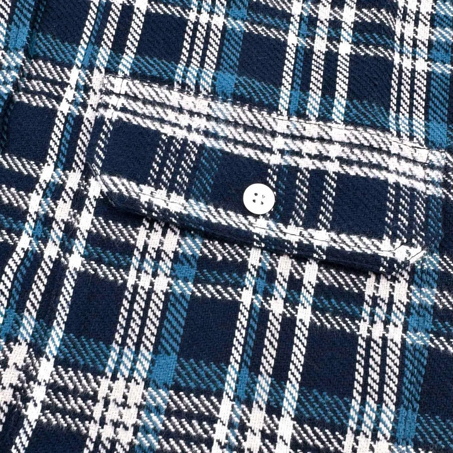 🅿️560 [Exclusive supply] Celine Arc de Triomphe plaid jacket. Original purchase and development for 9,300. The fabric is made of customized 1:1 pure cotton-dyed brushed plaid. The texture is clear, the colors are bright and the touch is delicate. The colors are interlaced with classic blue and white as the main tone. They are arranged in an orderly and harmonious way, sometimes closely intertwined and sometimes spread out gently. It is like a beautiful melody beating. The iconic Celine Arc de Triomphe logo is embellished to highlight the elegance and nobility of the brand. Let the wearer feel like they are in a beautiful picture. The center of attention, using imported machine embroidery technology. Use advanced computer control system and precision mechanical components to realize the Arc de Triomphe embroidery operation. High precision. The lines are smooth and delicate. Infrared positioning cutting bed uses infrared emitters and infrared receivers to achieve precise positioning of materials. The accuracy can reach the micron level to meet the effect of high-precision cutting of plaid alignment. The material loss is extremely high. An average of 15 points per piece is consumed. Time-consuming and labor-intensive. The details are genuine, and the side-turning embedded stitching process can provide high-quality stitching results. Smooth and neat, the template machine opens the bag. The preset template guides the position, shape and size of the bag opening. The accuracy ensures the quality of the bag opening effect. Size:38-39-40-41