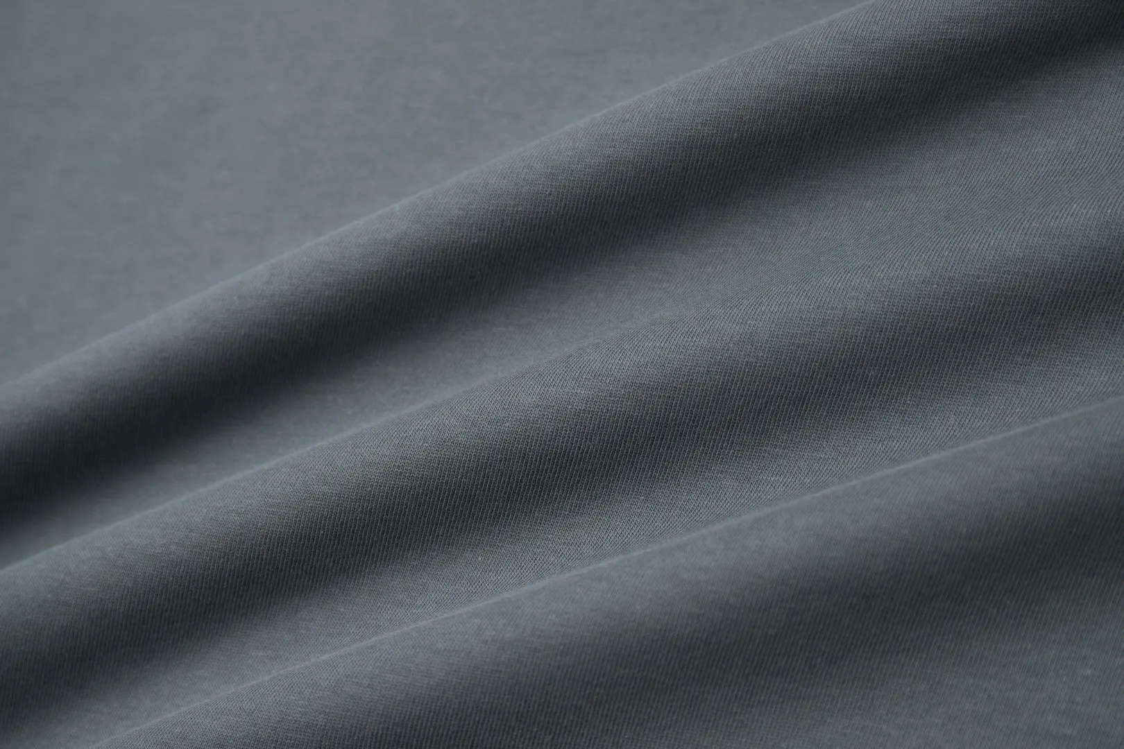 🅿️200 ✨CEL✨🆕25SS spring and summer new short-sleeved style, light luxury, a must-have item for daily commuting for men and women, correct version, welcome to compare, detailed features · 260g 100% pure cotton double yarn jersey fabric · Custom dyed in the same cylinder, special thickened 32 double-ply 1X1 threads · Double-needle stitching and cross-stitch technology · Original main mark, washed tag, brand moisture-proof paper packaging Color: white/black/grey Size: S/M/L/XL