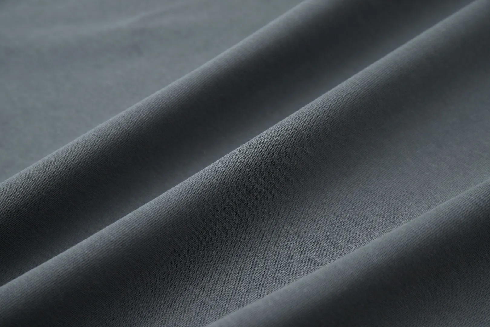🅿️200 ✨CEL✨🆕25SS spring and summer new short-sleeved style, light luxury, a must-have item for daily commuting for men and women, correct version, welcome to compare, detailed features · 260g 100% pure cotton double yarn jersey fabric · Custom dyed in the same cylinder, special thickened 32 double-ply 1X1 threads · Double-needle stitching and cross-stitch technology · Original main mark, washed tag, brand moisture-proof paper packaging Color: white/black/grey Size: S/M/L/XL