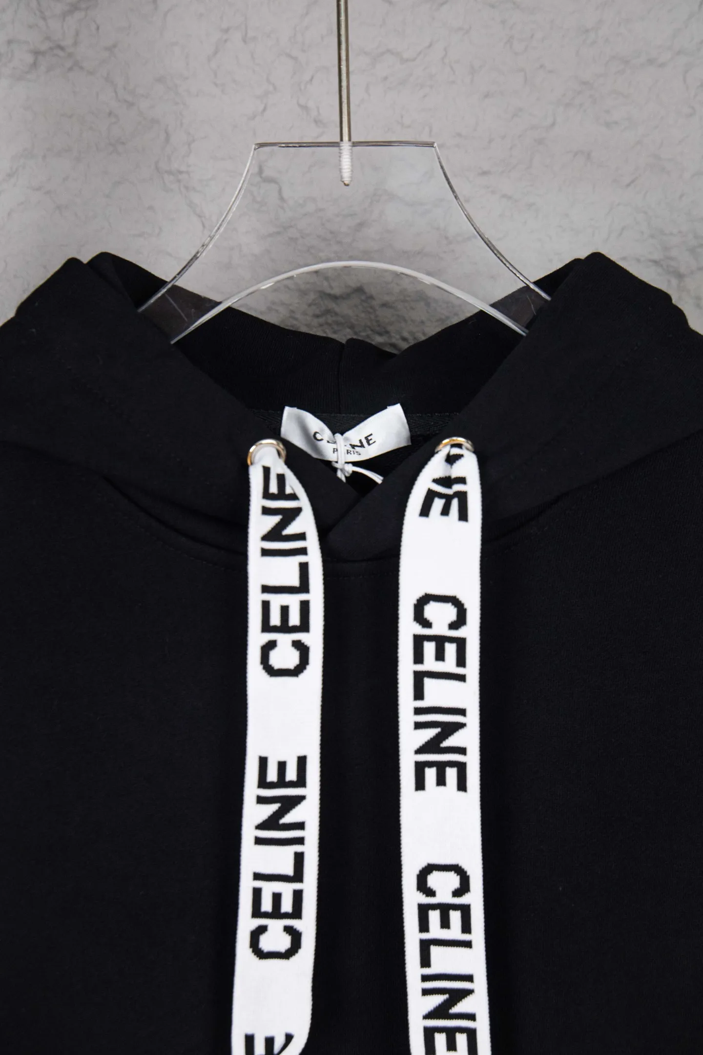 🅿️250 Style No.: M252 CELINE/Celine Web Letter Hooded Sweatshirt French fashion luxury brand CELINE adheres to style aesthetics, constantly advances in exploration, and designs many classic patterns that are very recognizable and memorable. 2022 autumn and winter new hooded terry sweatshirt. A clean and simple sweatshirt that is not fussy. Whoever wears it will look better! Customized hoodie webbing, custom-woven 400G high-weight knitted cotton fabric. It is very thick, comfortable and breathable, and feels skin-friendly. It is 100% loose and cut in OS style. The upper body is very elegant and high-end. The most popular item in the autumn and winter wardrobe is the sweatshirt. This can be worn directly into the spring without any problem. It is a multi-purpose garment that can be worn alone or as an inner layer. Size：S-XL