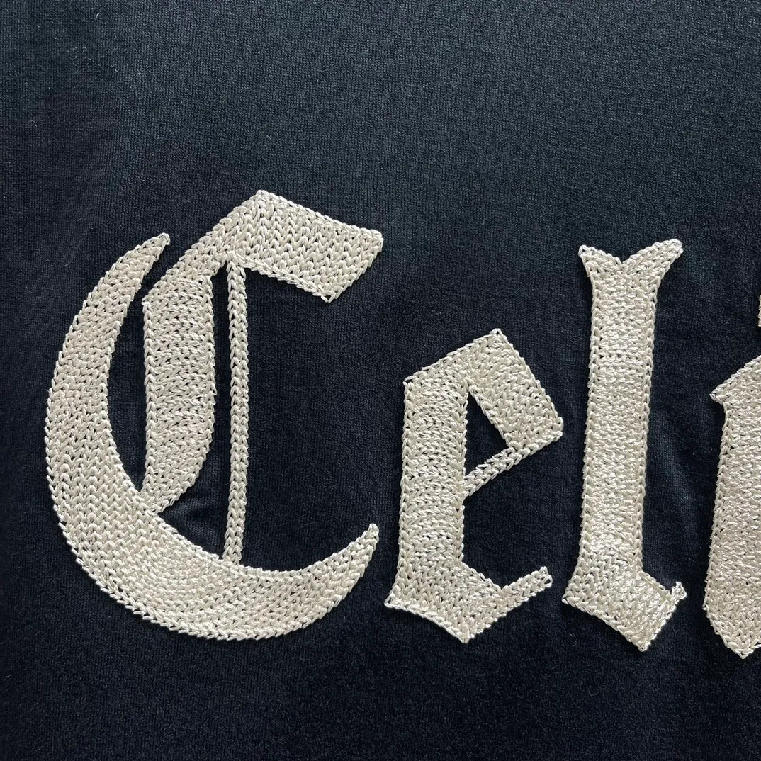 🅿️270 🧧CELI*E Gothic Embroidery Cotton Jersey T Size: S-XL CELINE Gothic Embroidery Loose fit Round neck Collar and hem decorated with contrasting ribbed trim