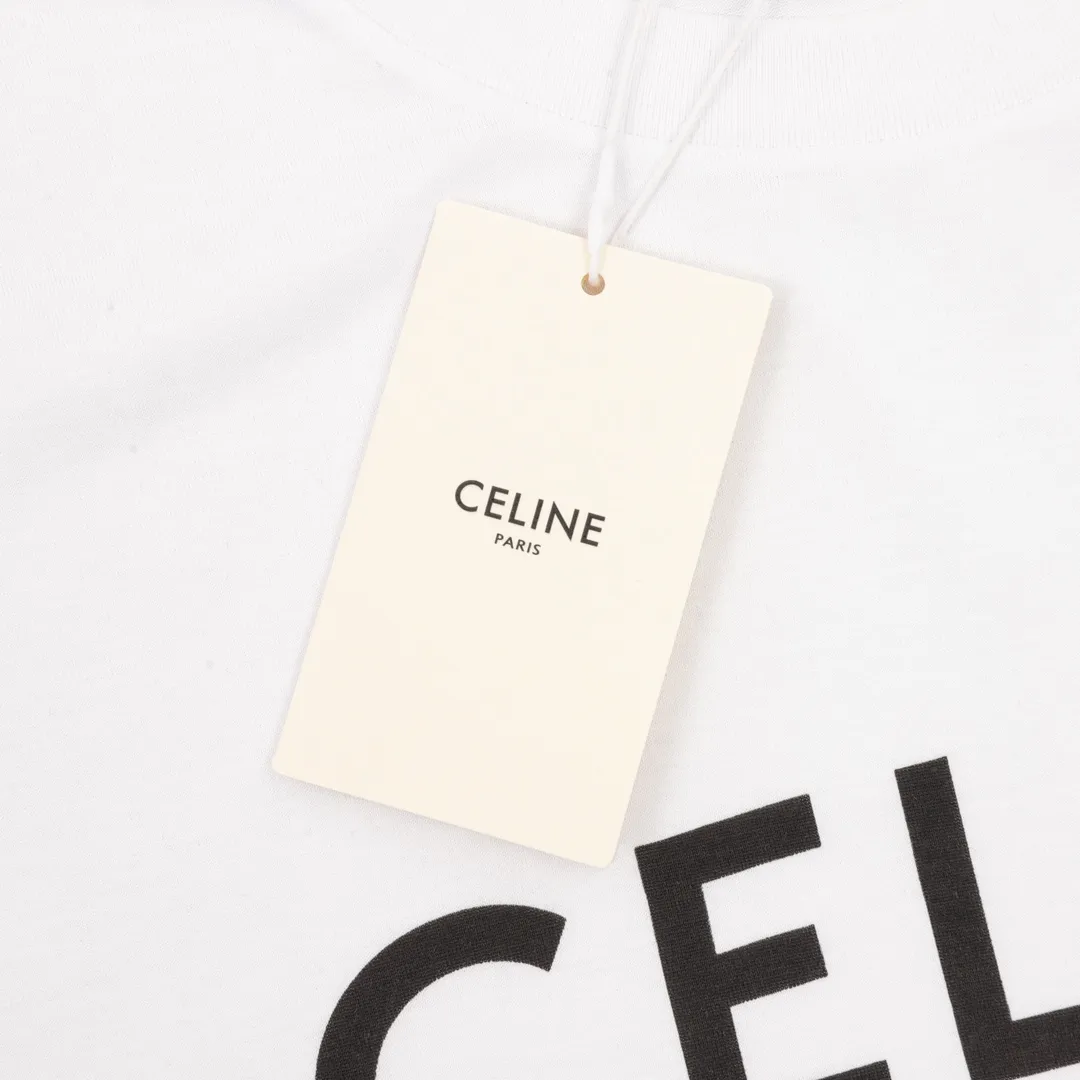 🅿️210 CELINE/Celine classic letter print basic short-sleeved T-shirt CE short-sleeved T-shirt with refreshing and clean temperament Summer T-shirt season is here, are you ready? ! Made of selected thick plain woven cotton, the texture of the fabric is porcelain and very elegant. The high-weight cotton is very breathable and moisture-wicking. The loose T-shirt is cut in a loose fit, which is looser than ordinary casual T-shirts. OVERSIZE's street style. The upper body is like a fashion girl, a trendy BOY. The CE letter logo on the chest embellishes the overall sense of luxury. The matte frosted foam craftsmanship is very classy. Customized cross rib collar, the collar will not deform after a lifetime of wear! , the simple style is easy to wear and versatile. The temperament is refreshing and clean, very tender; elegant and fashionable! No matter how you match it with your upper body, it is always a very elegant style! size：S-L