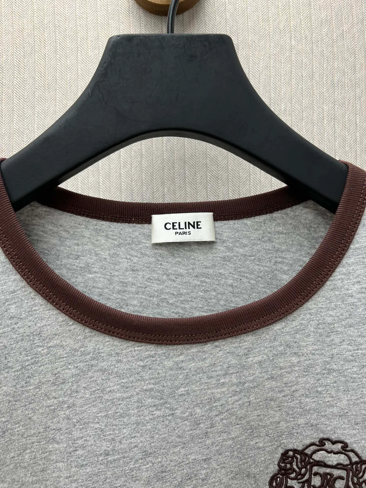 🅿️240 Celine 25ss new Chinese Valentine's Day limited edition T-shirt short sleeves, 100% cotton CELINE badge embroidery, classic round neck short sleeves, contrasting ribbed trim, made in Portugal. Size: S.M.L.
