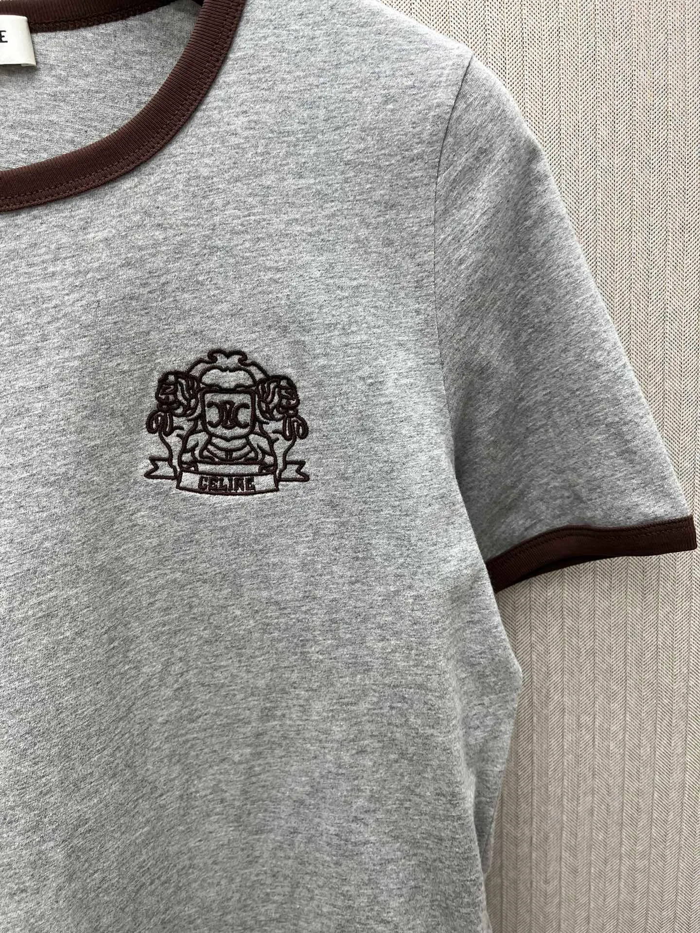🅿️240 Celine 25ss new Chinese Valentine's Day limited edition T-shirt short sleeves, 100% cotton CELINE badge embroidery, classic round neck short sleeves, contrasting ribbed trim, made in Portugal. Size: S.M.L.