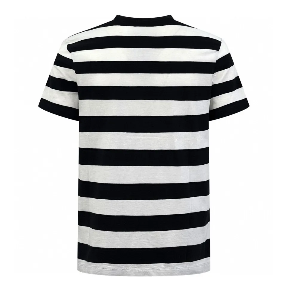 🅿️280 [Exclusive supply] Celine Arc de Triomphe embroidered striped short sleeves. Original purchase and development of 5,500 yuan. The fabric is made of custom-made luxury contrasting striped mercerized cotton plain fabric. It is soft and delicate, comfortable and close to the skin. Classic black and white are intertwined in the form of stripes, just like the black and white keys on a piano, playing a harmonious rhythm. The iconic Celine Arc de Triomphe embroidery is embellished on the chest. Three-dimensional and vivid, fully recognizable. The dropped shoulder design is like a stroke of genius. Collision creates a different kind of visual rhythm. The beauty of layers is all in the stripes, using imported machine embroidery technology. Use advanced computer control systems and precision mechanical components to realize the Arc de Triomphe embroidery operation with high precision. Smooth and delicate lines, ergonomic three-dimensional cutting. Return to traditional craft techniques through segmentation, folding, shrinking and stretching techniques. The so-called slow work produces fine work, which is respect for the material. The pursuit of feel. Complex and tedious workmanship. Slow timeliness and high loss. Process 3: The fabrics have been washed to give them a better feel and texture. They are not easy to deform, shrink or fade, and maintain their long-lasting beauty. Size:S/M/L/XL