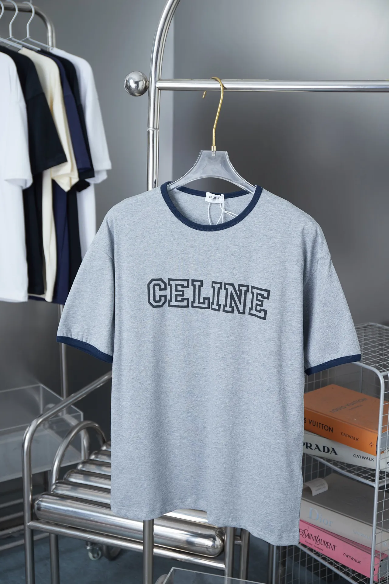 🅿️170 CELIN* 25SS early spring new style, letter printed short sleeves, light luxury, essential item for daily commuting for men and women, correct version, welcome to compare, detailed features · 320g 100% pure cotton double yarn jersey fabric · Custom dyed in the same cylinder, special thickened 32 count double strand 1X1 thread · Classic letter logo printing on the front. Collar, cuffs contrasting threads · Double-needle sewing and cross-seam technology · Original main mark, washed tag, brand moisture-proof paper packaging Color: Gray Size: S/M/L/XL
