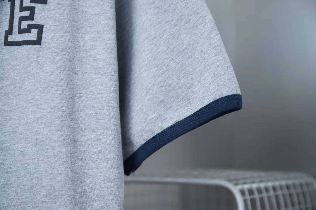 🅿️170 CELIN* 25SS early spring new style, letter printed short sleeves, light luxury, essential item for daily commuting for men and women, correct version, welcome to compare, detailed features · 320g 100% pure cotton double yarn jersey fabric · Custom dyed in the same cylinder, special thickened 32 count double strand 1X1 thread · Classic letter logo printing on the front. Collar, cuffs contrasting threads · Double-needle sewing and cross-seam technology · Original main mark, washed tag, brand moisture-proof paper packaging Color: Gray Size: S/M/L/XL