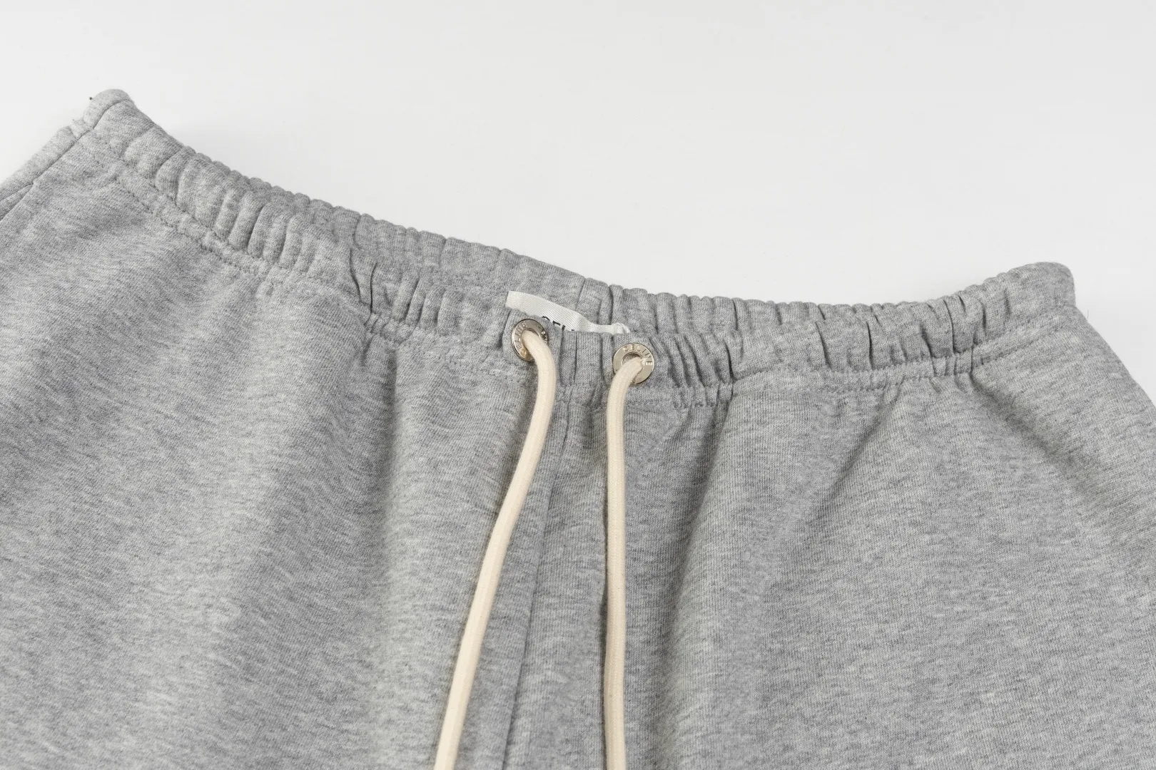 🅿️200 Celine 25SS counters are selling new printed shorts. Custom-woven and dyed 400g fabric. Logo-printed shorts. Versatile and low-key. Tight and three-dimensional. Customized logo hardware. Very detailed. Yb YB is available in two colors at the same time. Same style for men and women. Size: XS-L