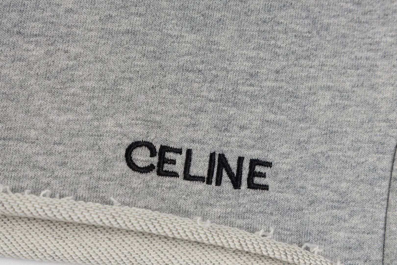 🅿️200 Celine 25SS counters are selling new printed shorts. Custom-woven and dyed 400g fabric. Logo-printed shorts. Versatile and low-key. Tight and three-dimensional. Customized logo hardware. Very detailed. Yb YB is available in two colors at the same time. Same style for men and women. Size: XS-L