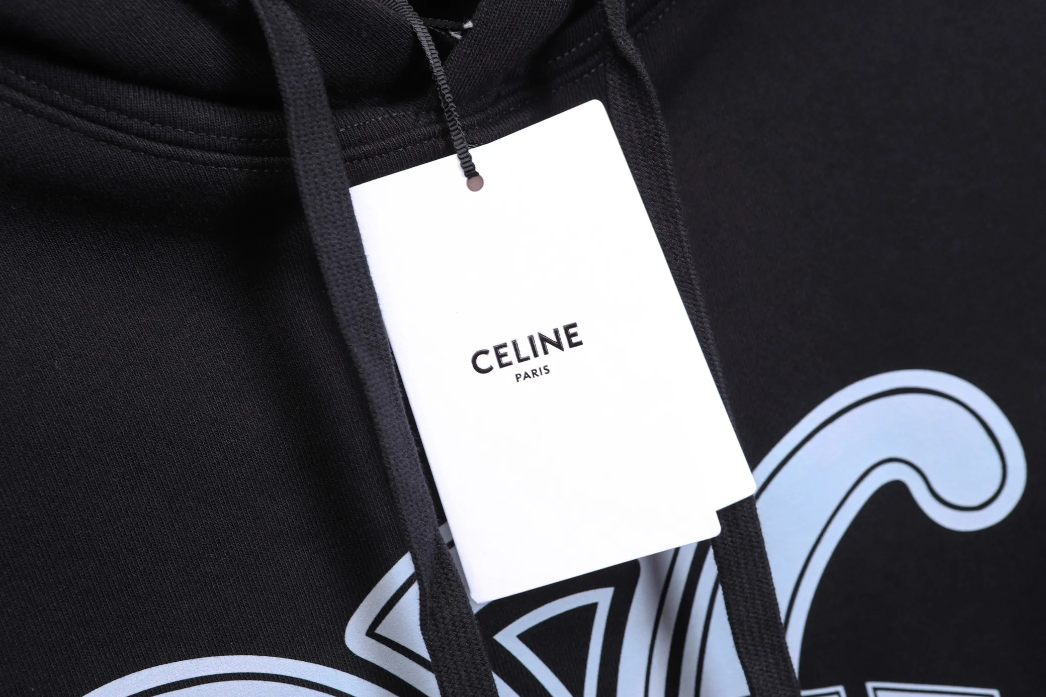 🅿️320 High Quality The new Celine model number B24 * is made of 450 custom-woven and custom-dyed high-gram weight tripe pure cotton sweatshirt fabric. The fabric feels thick and has a certain sense of self-weight. The bottom has a dense and rough terry texture. It is close to the skin and has excellent warmth retention. You will not feel any discomfort at all! *The color is clear on the chest, with the obvious logo of the Arc de Triomphe added, and the lines are smooth and smooth without falling off and deforming when washed *This design is based on classics and simply and clearly shows the brand's high-end luxury identity. Same style for men and women 𝐂𝐎𝐋𝐎𝐔𝐑: black, white 𝐒𝐈𝐙𝐄: S- xl