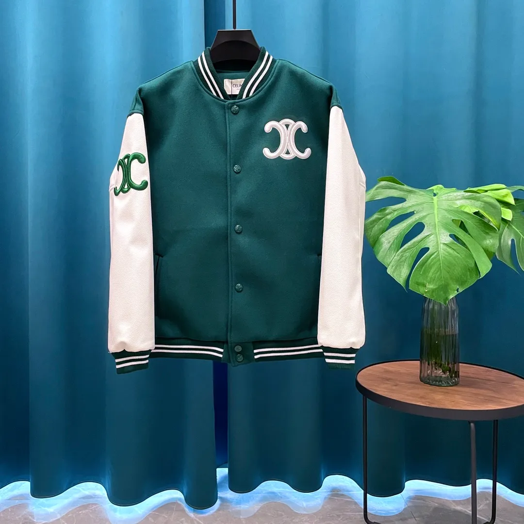 🅿️440 Celine➡️Celine runway style baseball jacket. I ordered the original model and took a month to finally ship it. I love it so much. The upper body is really cool. A Douyin blogger said that this year's new jacket will become a future trend. If you look through street photos, you will find that celebrities regard it as a collectible jacket, a must-have item for men and women who want light luxury for commuting. Developing the highest version on the entire network, it took 1 month to customize and the cost was extremely high. The German imported flat-machine made custom-woven wool jacquard threads, using the first layer of imported lambskin. The pleated texture is unparalleled. It is hand-cut and meticulously crafted. The stitching position is very technical. Whether the whole garment is good or not depends on this position. Top-notch workmanship and details can stand the test. A full set of customized accessories, the letters are clear and perfectly restored without any difference. High-end atmosphere and full grade! The entire dress is exclusively customized with heavy craftsmanship. The towel patch embroidery is perfectly combined with craft embroidery and precise stitching! Absolute craftsmanship quality!