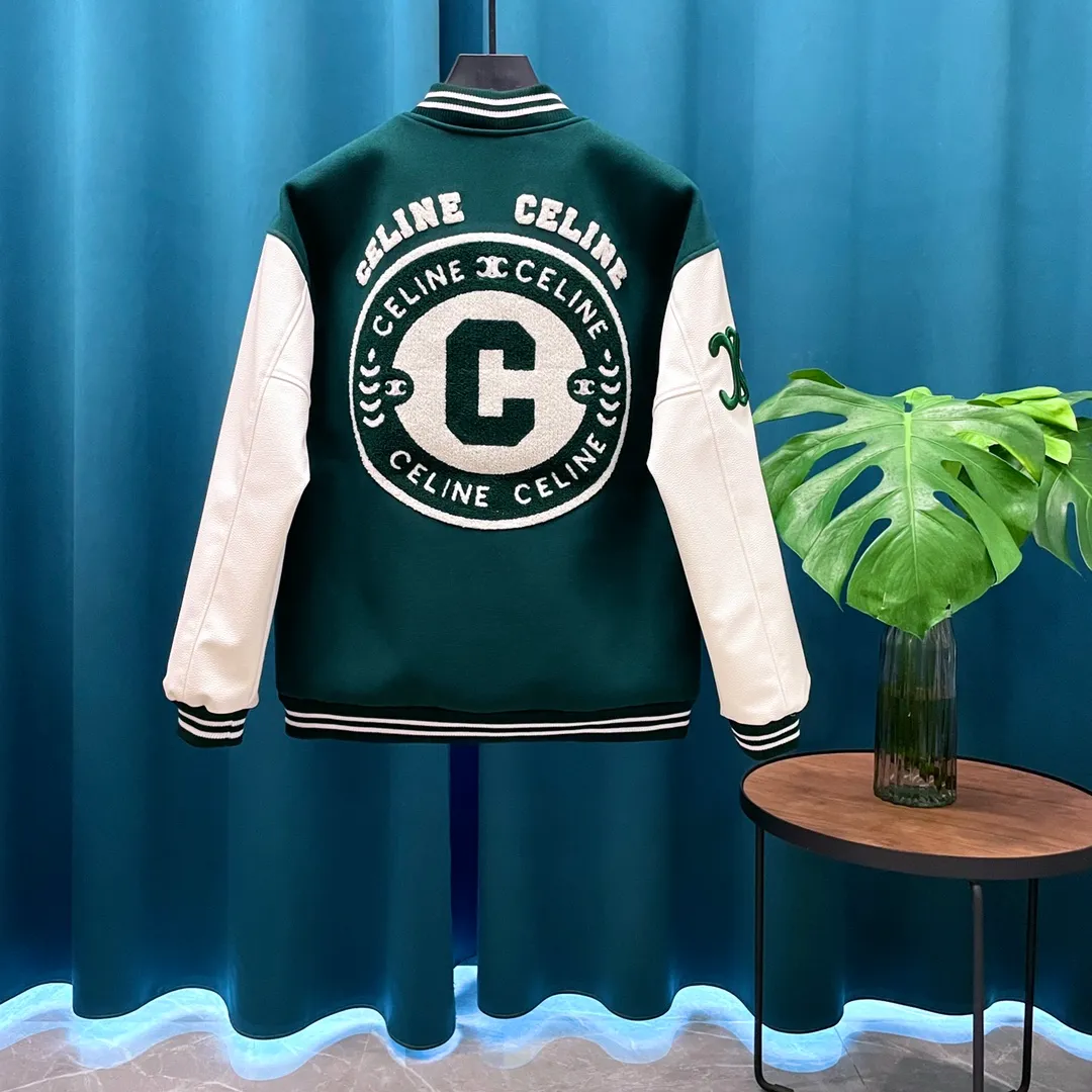 🅿️440 Celine➡️Celine runway style baseball jacket. I ordered the original model and took a month to finally ship it. I love it so much. The upper body is really cool. A Douyin blogger said that this year's new jacket will become a future trend. If you look through street photos, you will find that celebrities regard it as a collectible jacket, a must-have item for men and women who want light luxury for commuting. Developing the highest version on the entire network, it took 1 month to customize and the cost was extremely high. The German imported flat-machine made custom-woven wool jacquard threads, using the first layer of imported lambskin. The pleated texture is unparalleled. It is hand-cut and meticulously crafted. The stitching position is very technical. Whether the whole garment is good or not depends on this position. Top-notch workmanship and details can stand the test. A full set of customized accessories, the letters are clear and perfectly restored without any difference. High-end atmosphere and full grade! The entire dress is exclusively customized with heavy craftsmanship. The towel patch embroidery is perfectly combined with craft embroidery and precise stitching! Absolute craftsmanship quality!