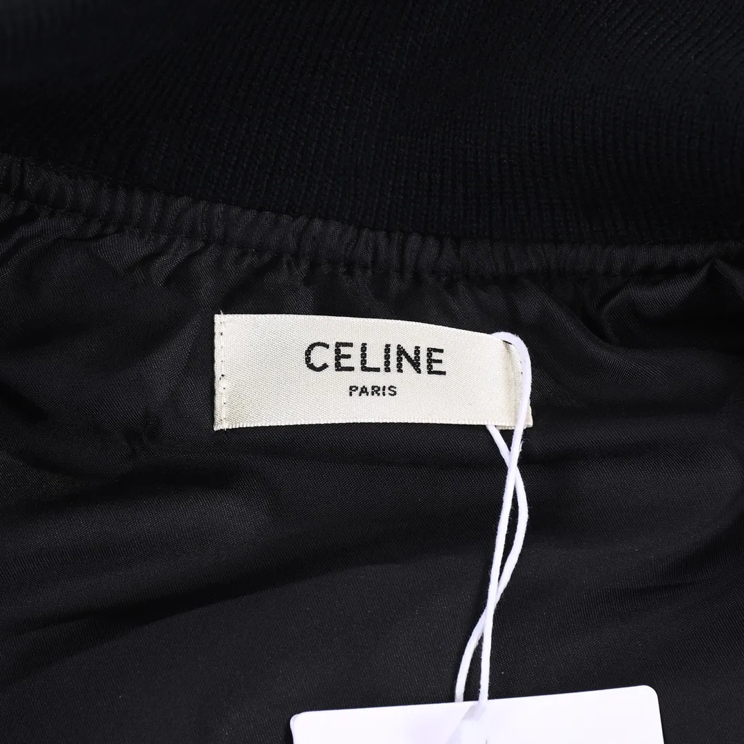 🅿️470 Celine towel embroidered big C leather Teddy baseball jacket, cashmere leather baseball jacket. The fit is crisp and stylish. I also like the small stand-up collar design. It feels comfortable to the touch. The cuff threads are all customized on the flat machine. The back is super-precisely embroidered. The upper body is super beautiful and can be easily controlled by men and women. Color: black Size: XS S M L