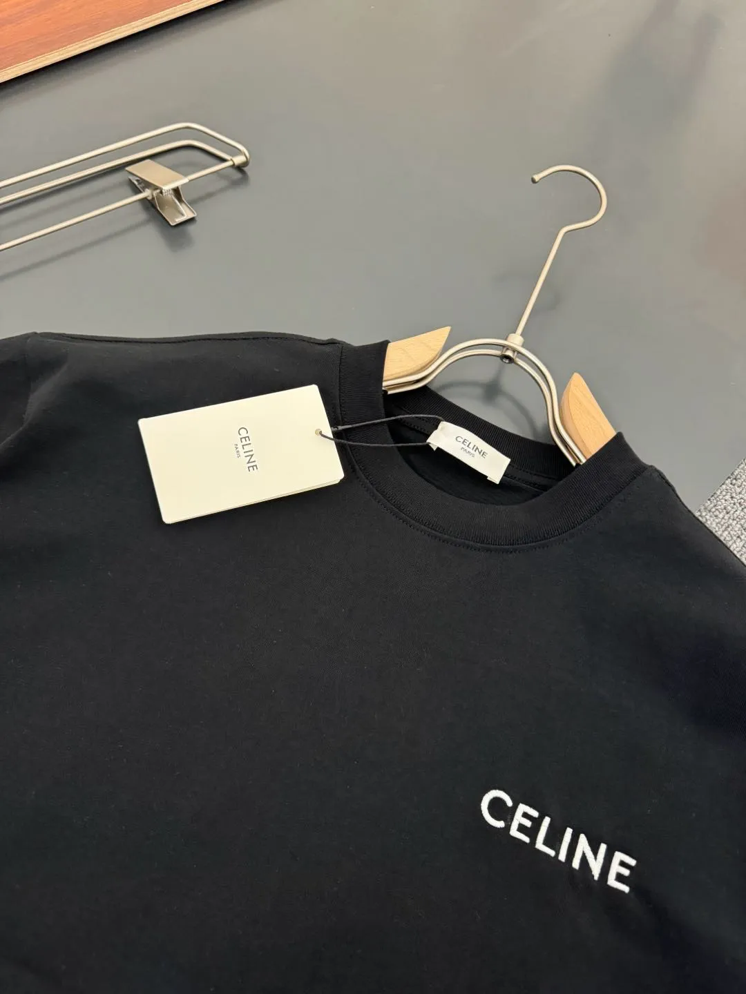 🅿️170 CELINE* Celine* 280g heavyweight pure cotton T-shirt with loose fit, embroidery process logo design, spring and summer new round neck fashionable short-sleeved T-shirt, comfortable against the skin, durable and easy to wear, meticulous original craftsmanship, a must-have for casual and versatile colors: white, black, size: S M L XL XXL