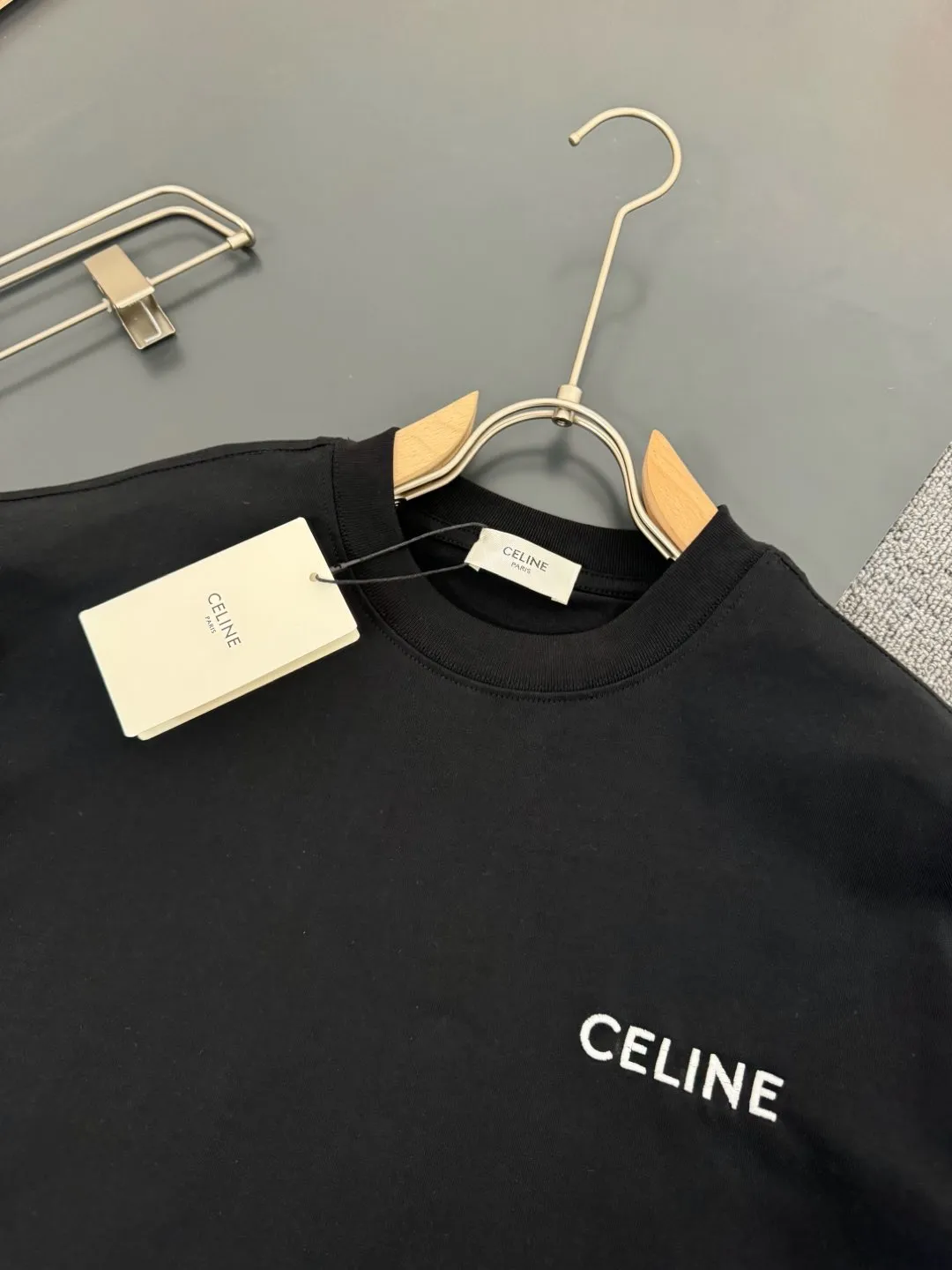 🅿️170 CELINE* Celine* 280g heavyweight pure cotton T-shirt with loose fit, embroidery process logo design, spring and summer new round neck fashionable short-sleeved T-shirt, comfortable against the skin, durable and easy to wear, meticulous original craftsmanship, a must-have for casual and versatile colors: white, black, size: S M L XL XXL