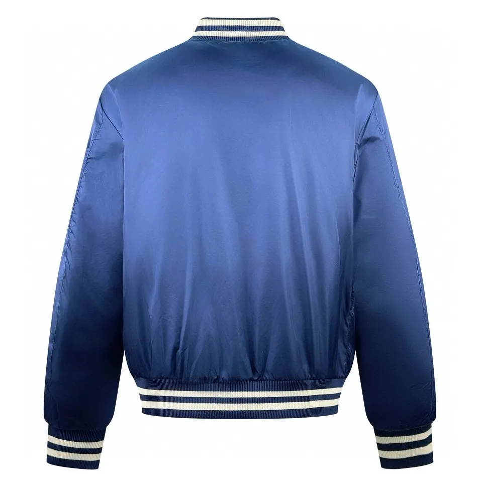 🅿️570 [Exclusive supply] Celine patch letter baseball padded jacket (blue). The original purchase was 19,500. The fabric is made of custom-made flocculated soft light brocade velvet. It is warm, soft and comfortable against the skin. It is made of pure and deep black as the base color. The iconic CELINE patch on the chest is embellished. It injects smart vitality with a simple and powerful gesture. The two-color ribbed trim is like a smart chord, adding fashionable tension. With its excellent versatile properties, it has become a well-deserved universal key in the fashion industry. Letter Fantasy Relief Technology uses engraving tools to carve the letters into clear lines. Then, through deep carving and polishing of different parts of the letters, the surface shows undulating changes, giving a full sense of layering. Letter embroidery dream three-dimensional craft can create three-dimensional visual effects on a flat surface through specific stitching methods and materials, and precise control of the direction and force of each stitch and line. Template machine bag opening The preset template guides the position, shape and size of the bag opening. The accuracy ensures the quality of the bag opening effect. Size:46/48/50/52